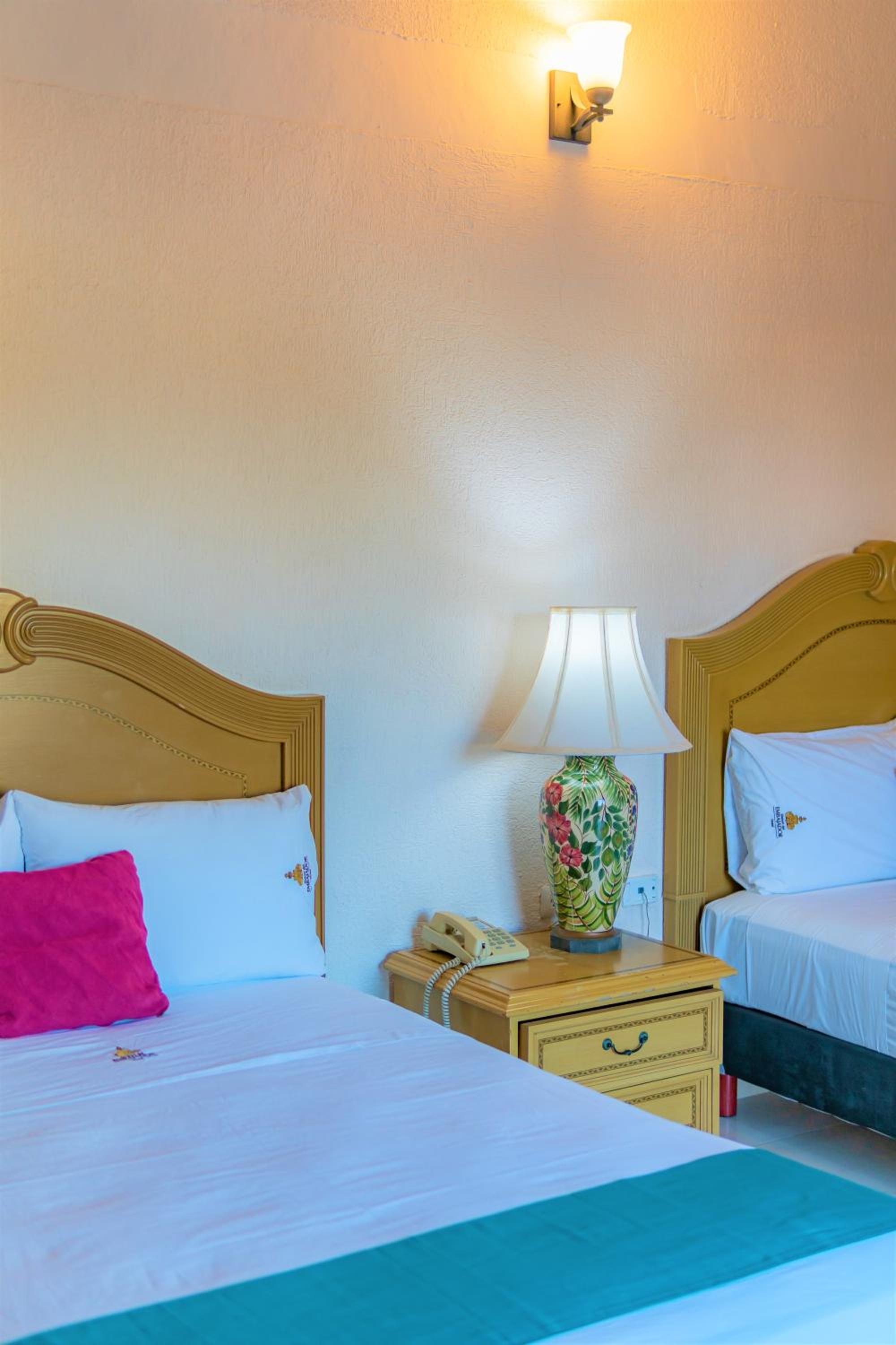 Double Room with Two Double Beds - Photo 8