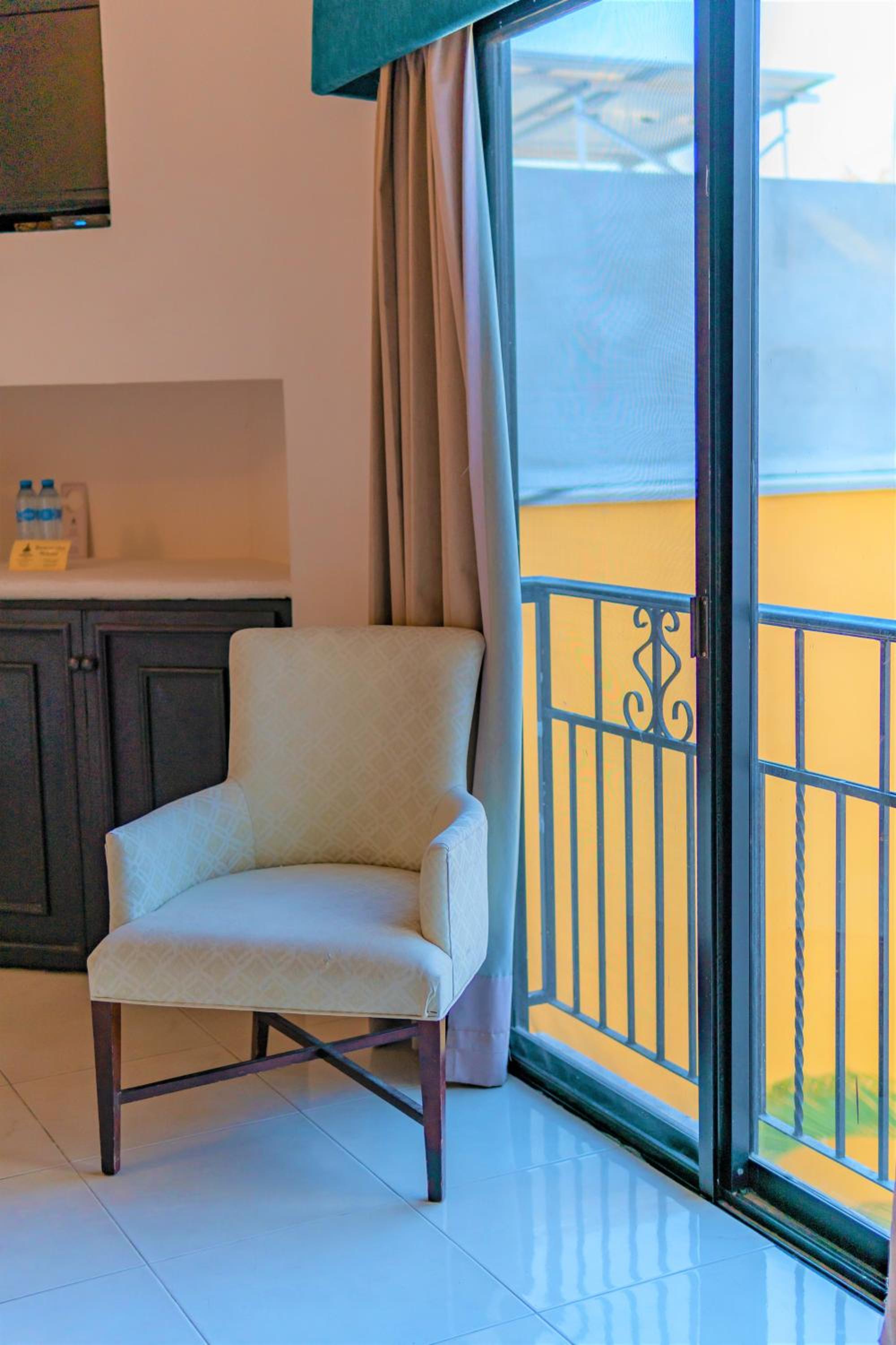Double Room with Two Double Beds - Photo 9