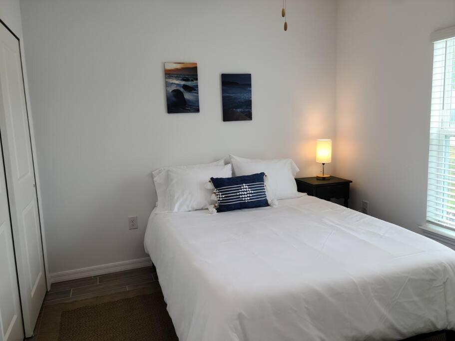 Three-Bedroom House photo 3