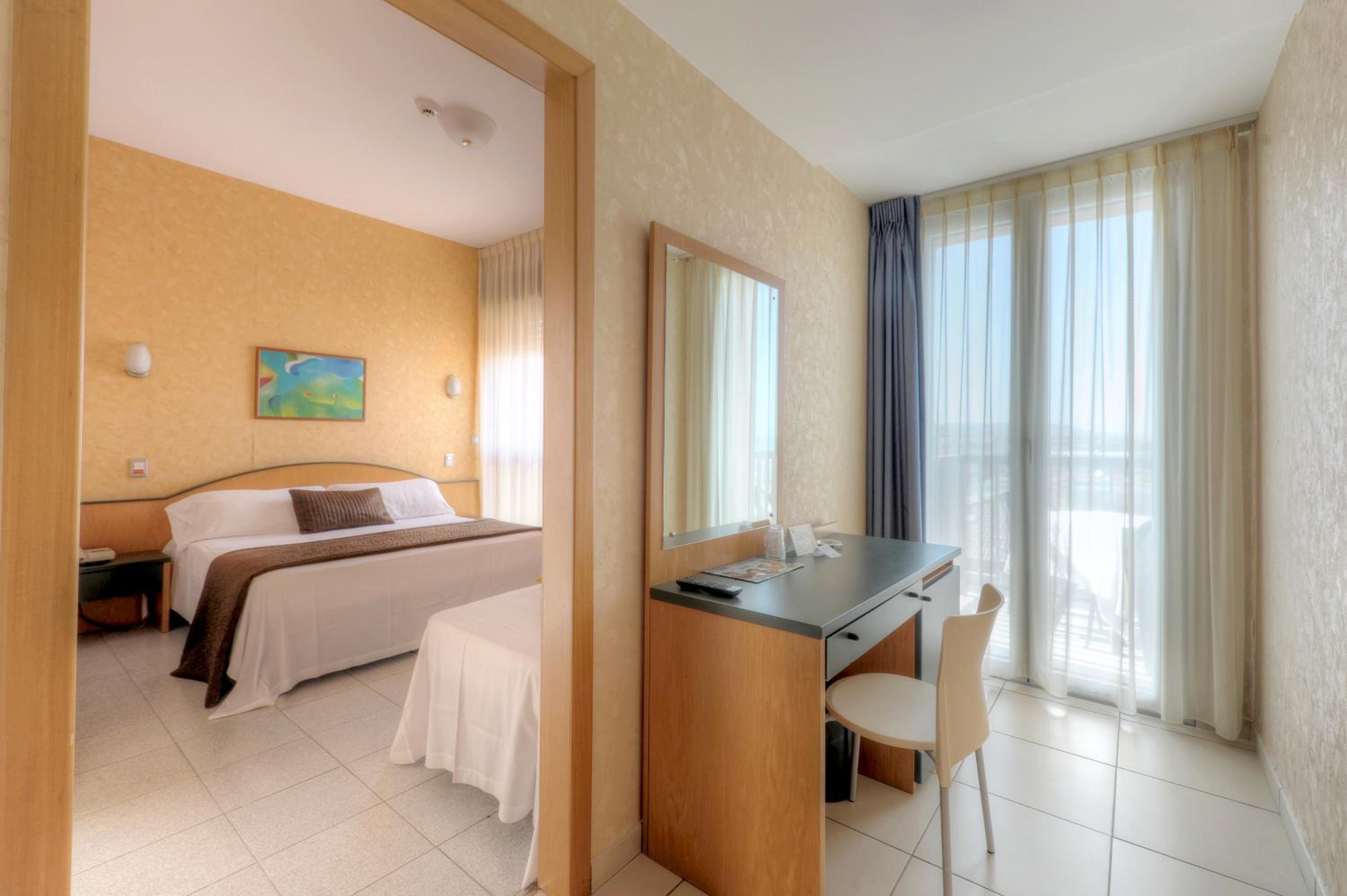 Double Room with Balcony - Single Use photo 2