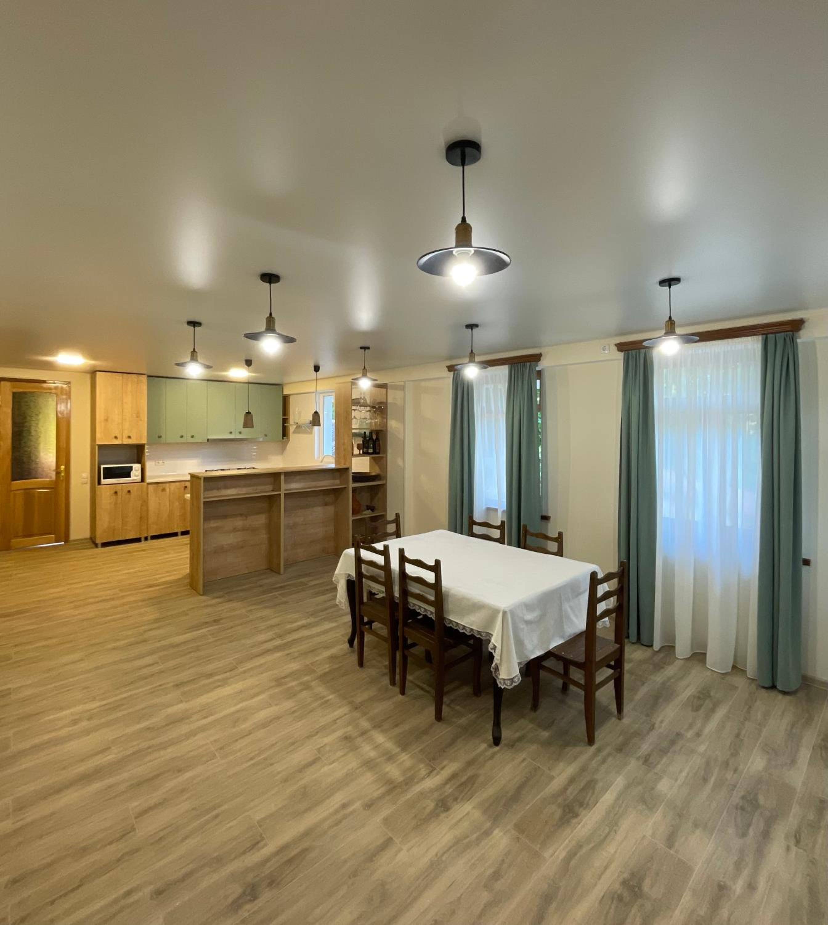 Family Room with Private Bathroom photo 3
