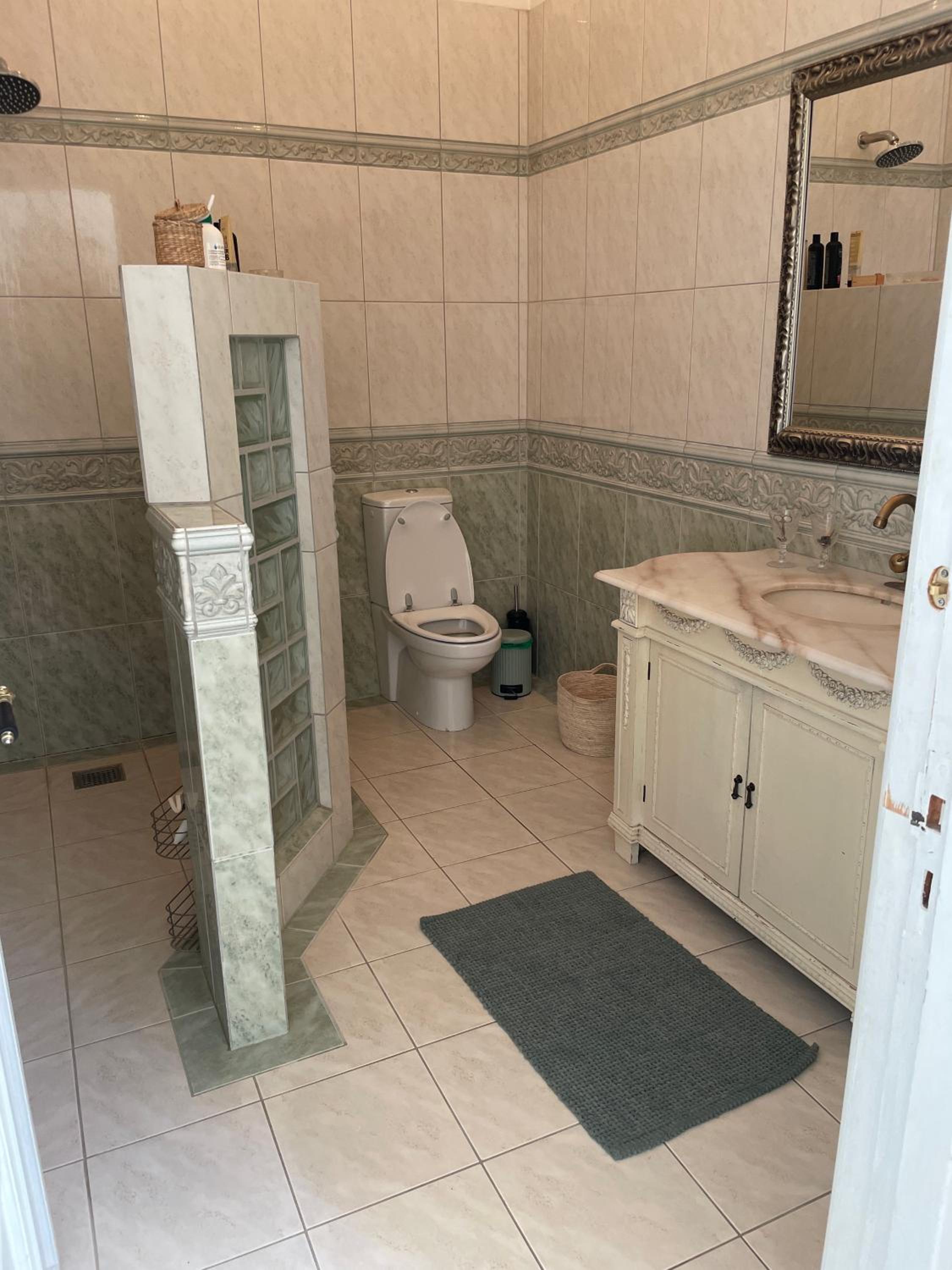 Double Room with Shared Bathroom photo 3
