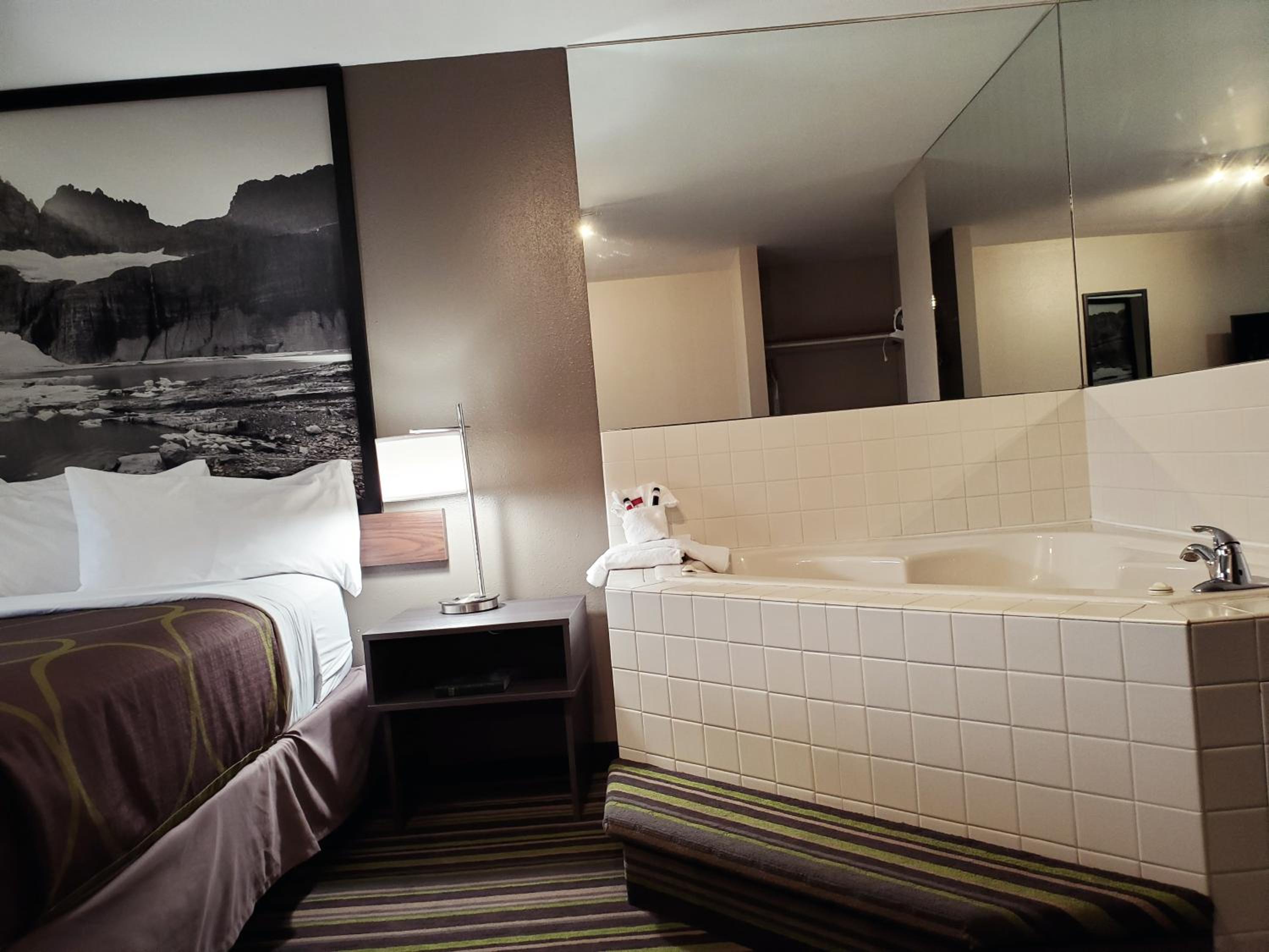 1 King Bed, Jetted Tub, Non-Smoking - Photo 6
