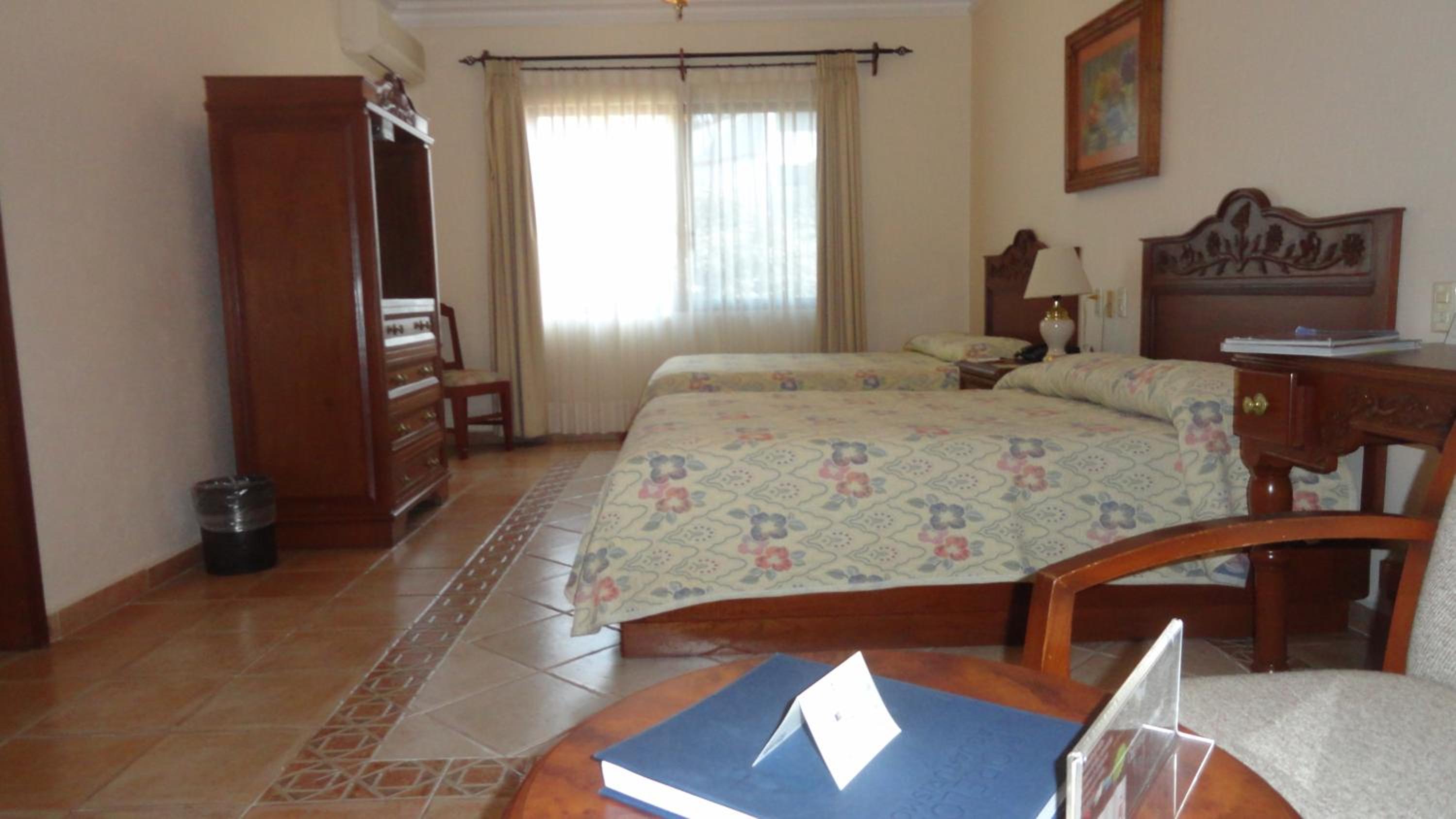 Suite - Photo 12