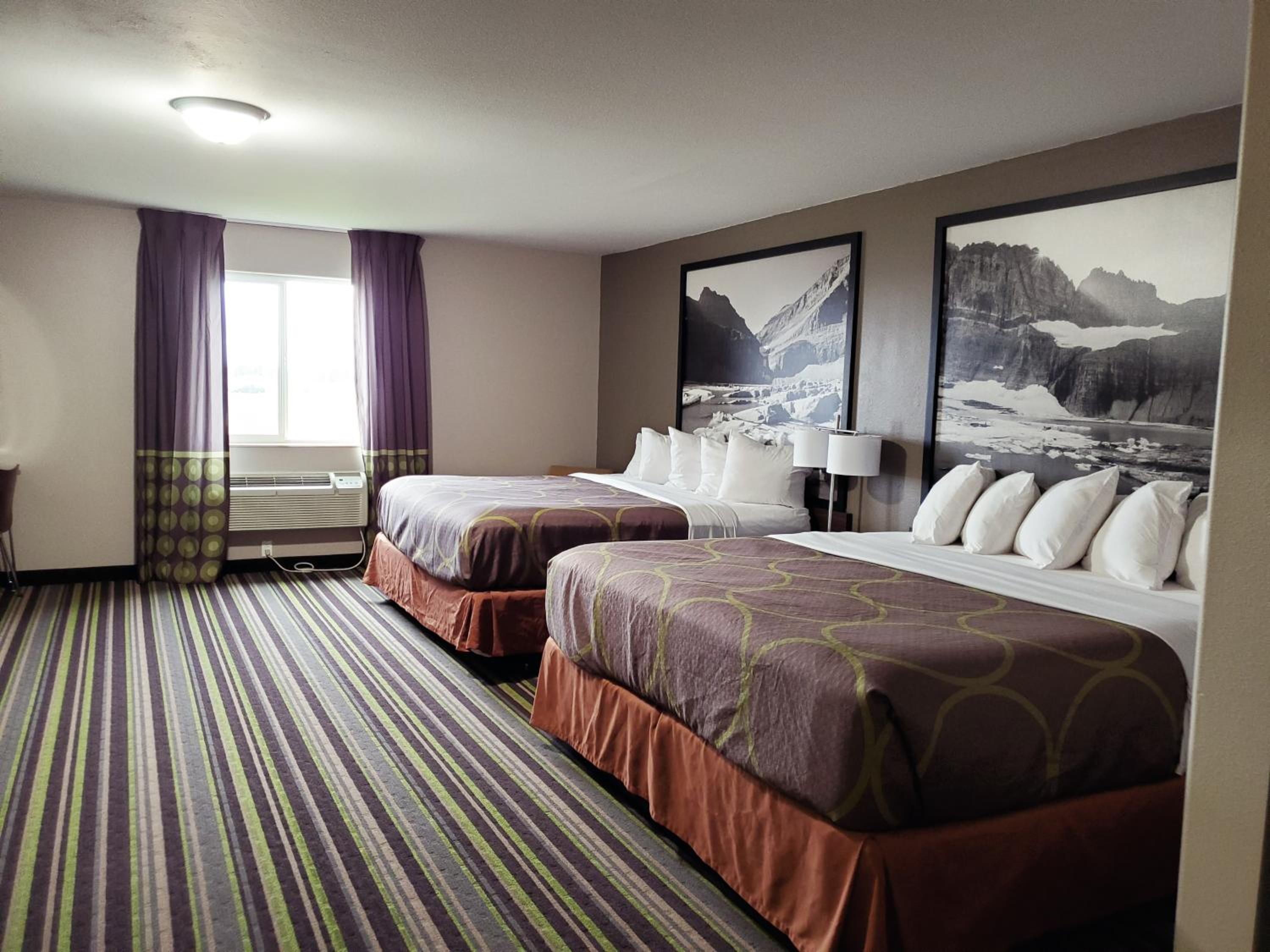 Queen Room with Two Queen Beds, Sofa Bed and Kitchenette (Ground Floor) - Non-Smoking - Photo 2