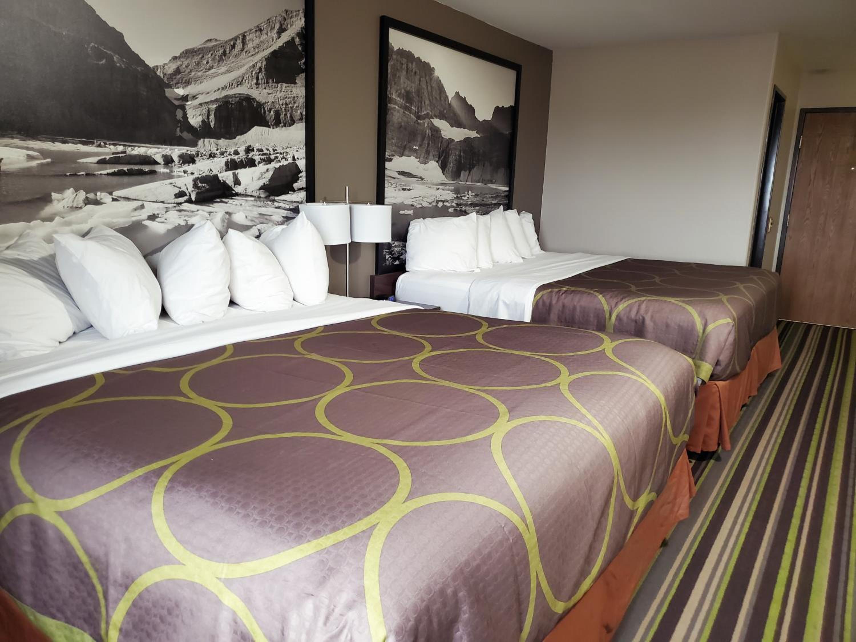 Deluxe Queen Room with Two Queen Beds - Non-Smoking - Photo 7