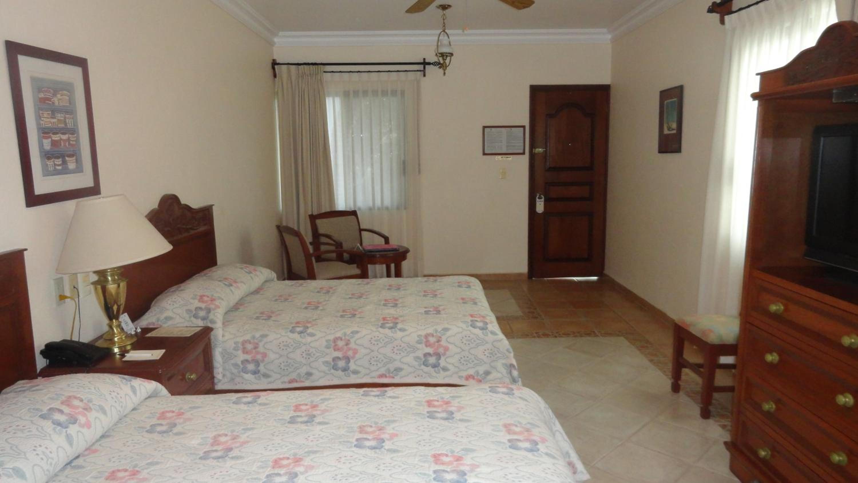 Suite - Photo 2