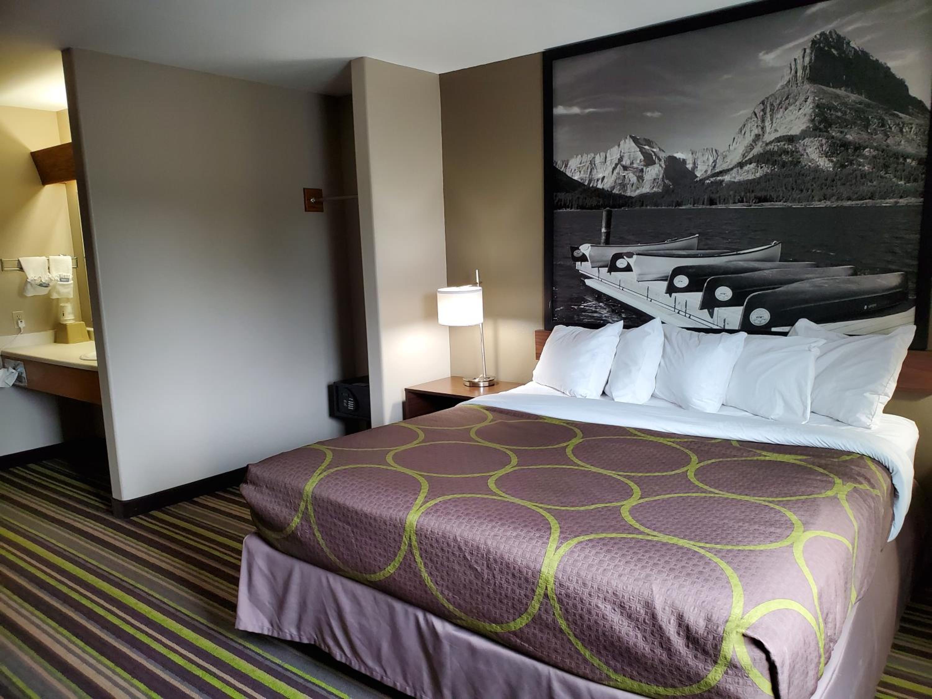 King Room - Non-Smoking - Photo 5