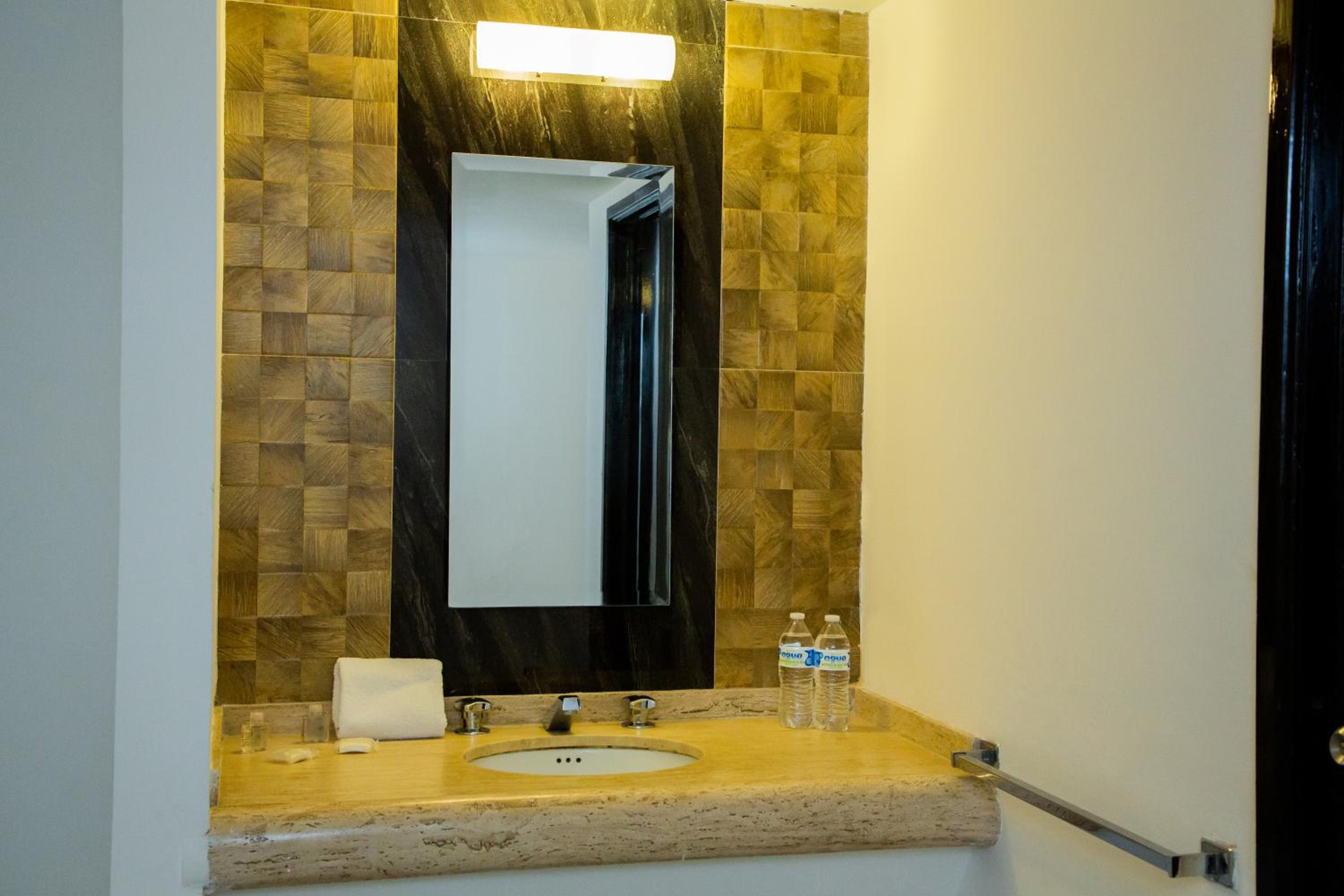 Twin Room - Photo 2