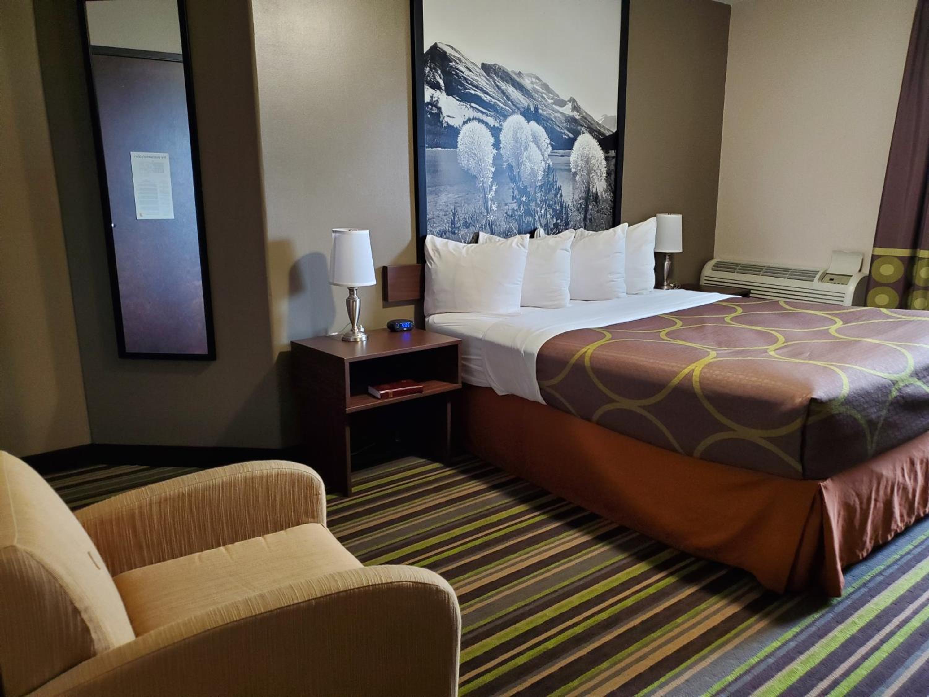 Queen Room - Mobility Access/Non-Smoking - Photo 4