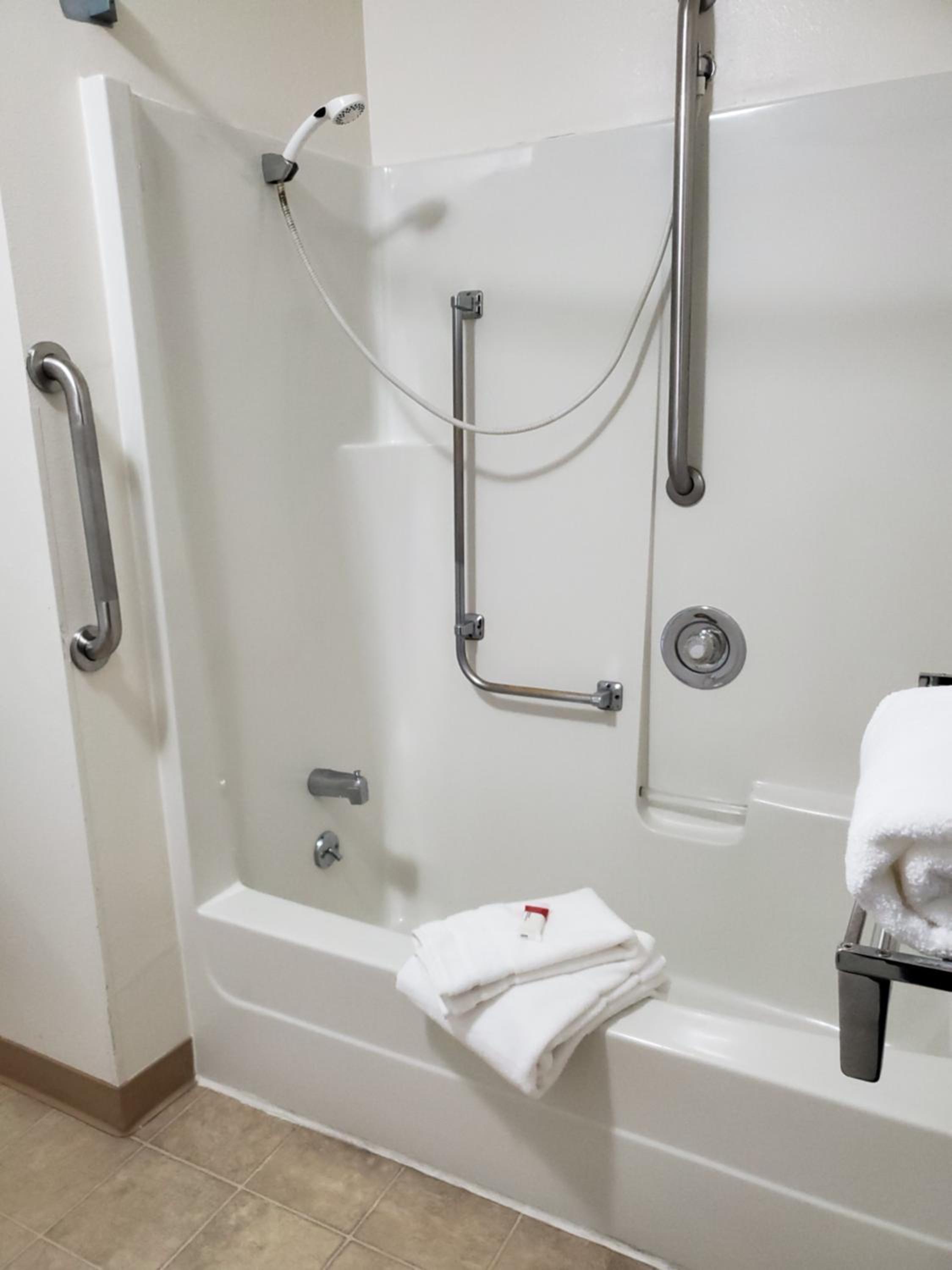 Queen Room - Mobility Access/Non-Smoking - Photo 2