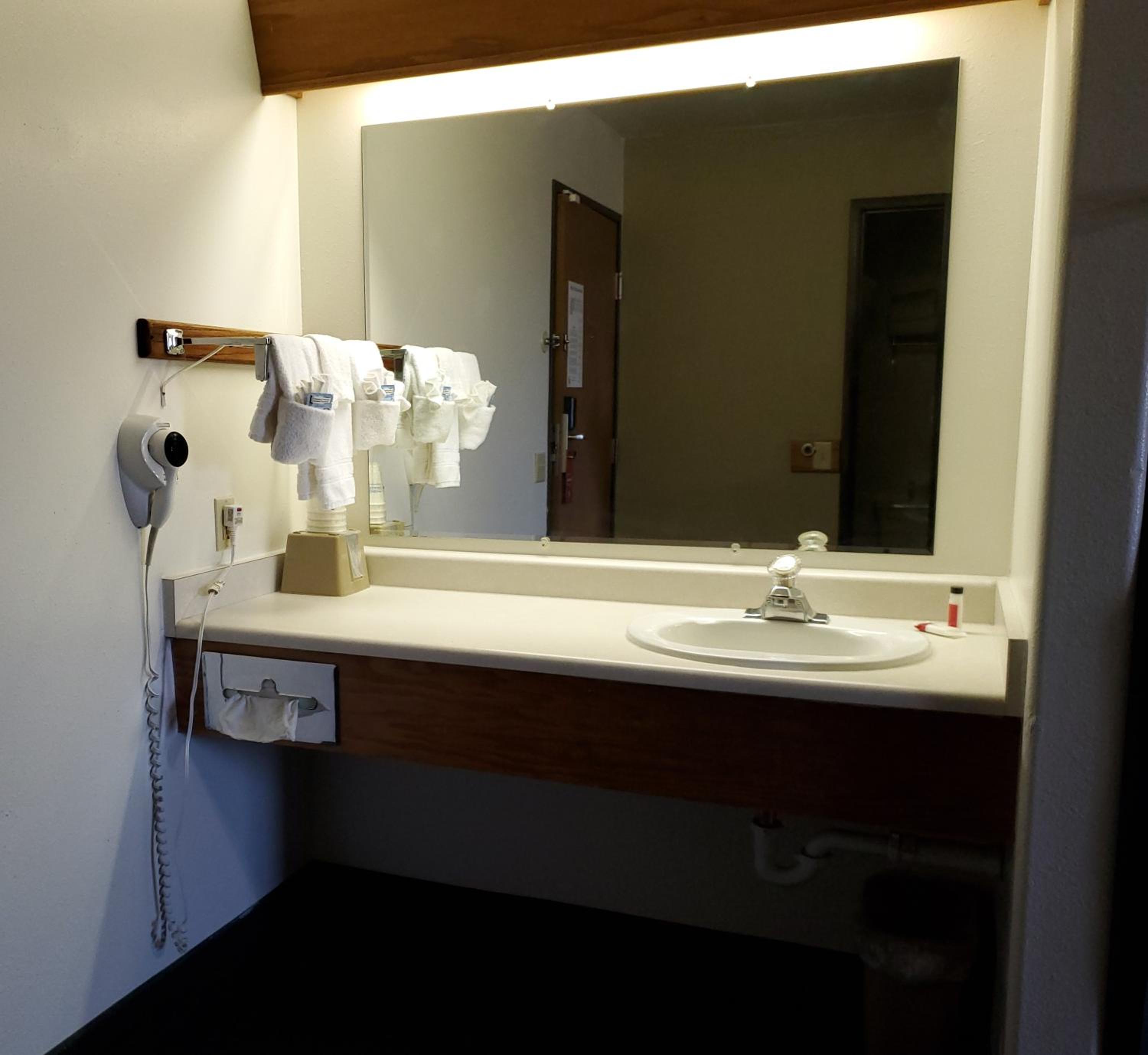 1 King Bed, Jetted Tub, Non-Smoking - Photo 8