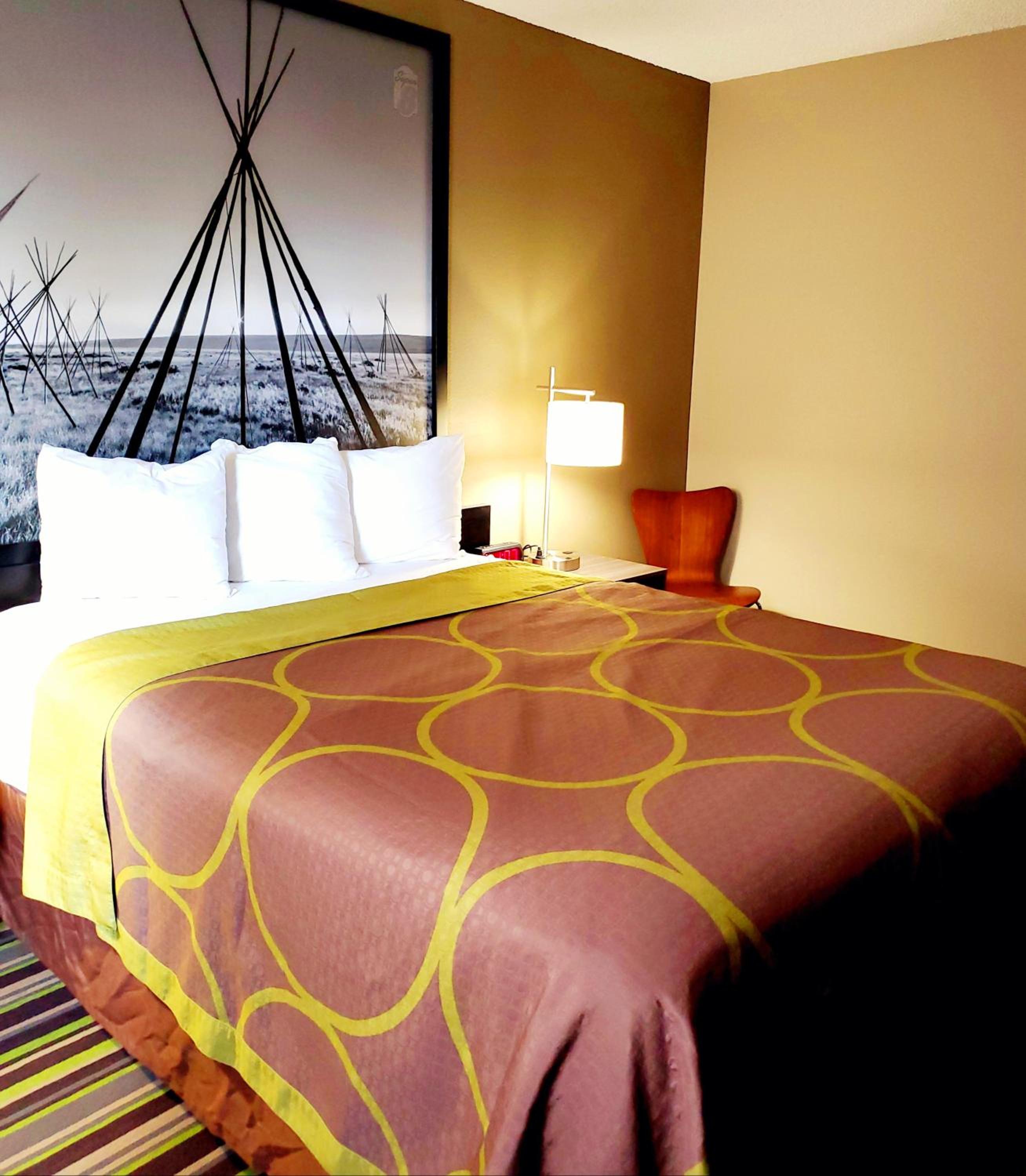 Queen Room - Non-Smoking - Photo 6