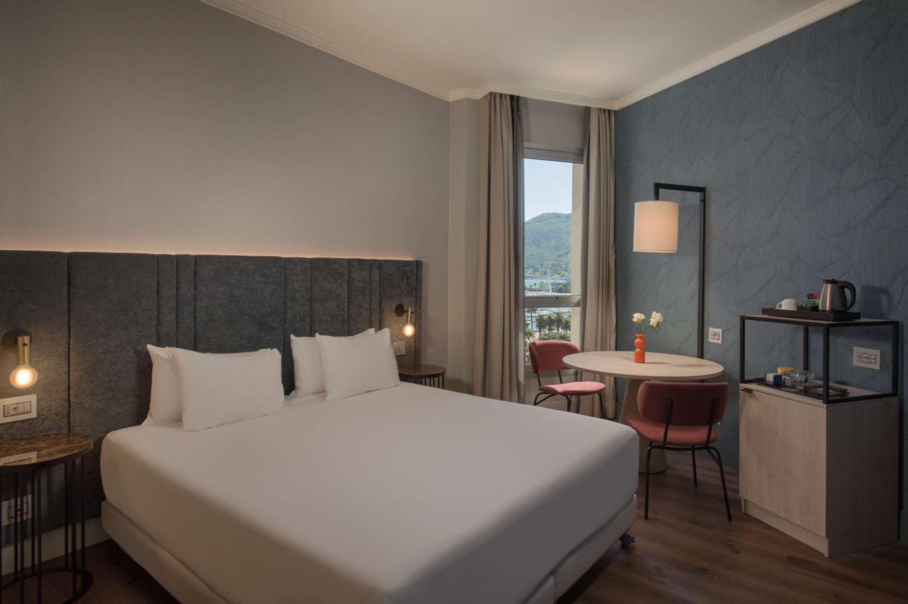 Superior Double or Twin Room with View - Photo 1