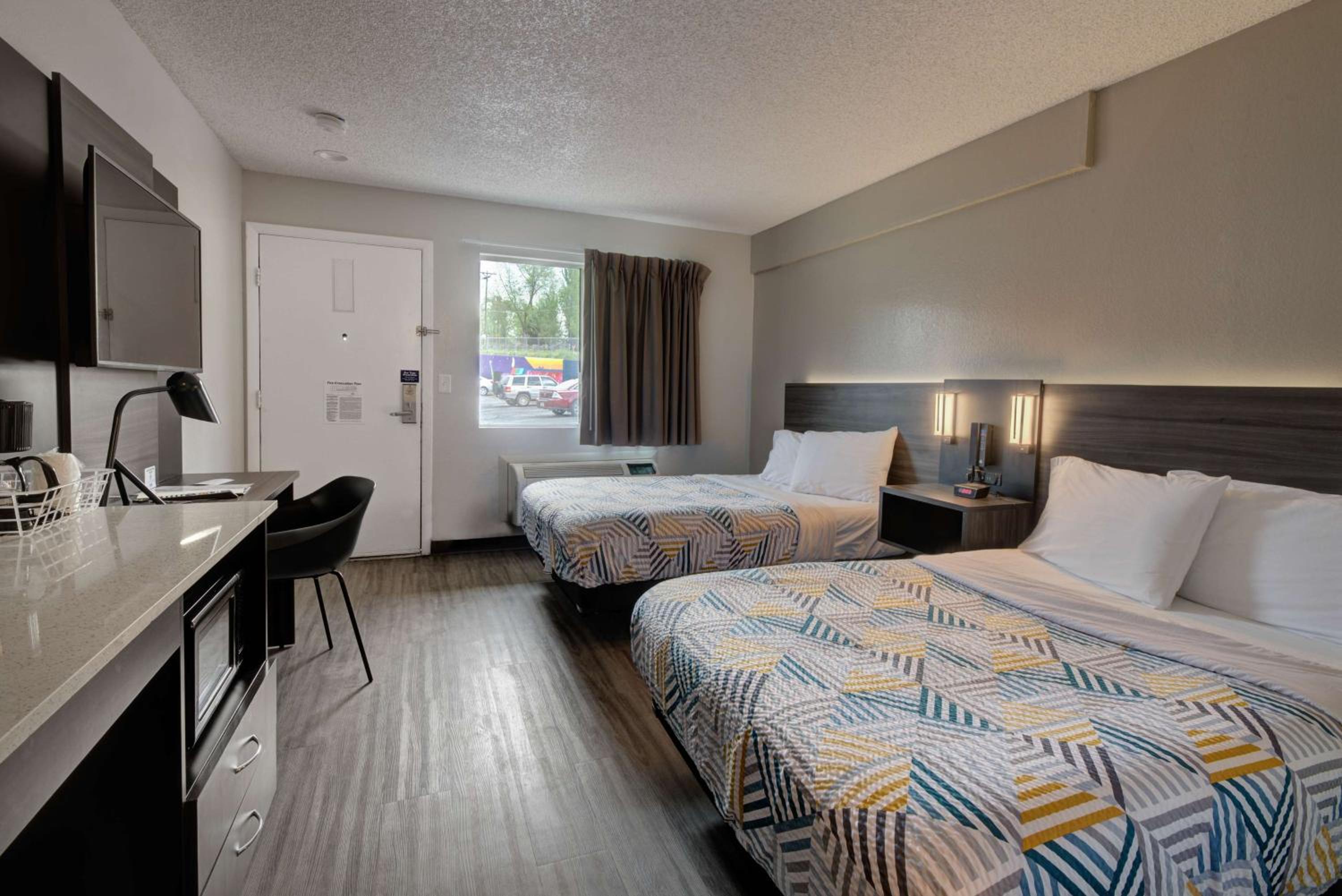 Queen Room With Two Queen Beds - Disability Access - Roll In Shower