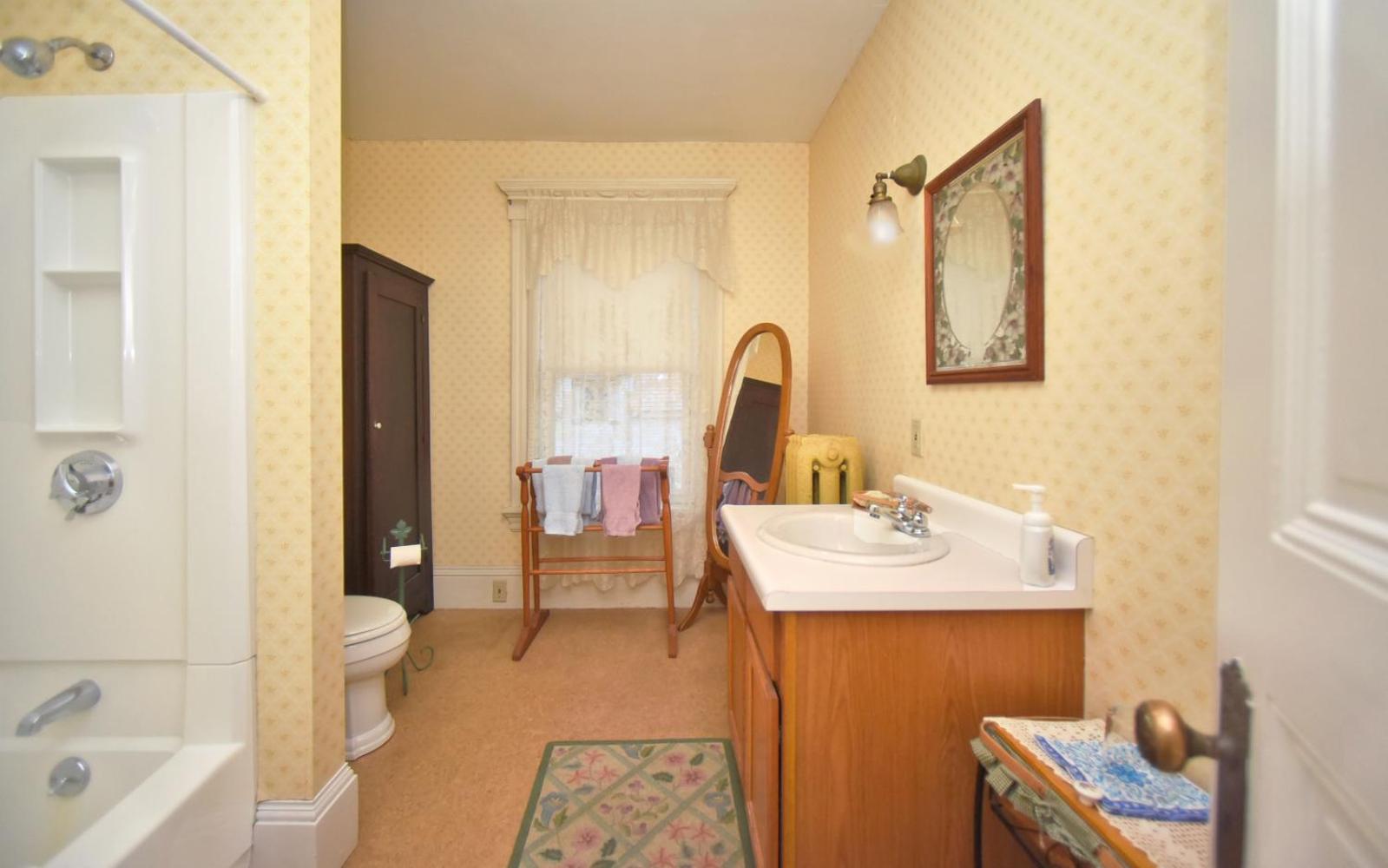 Double Room with Balcony - Photo 17