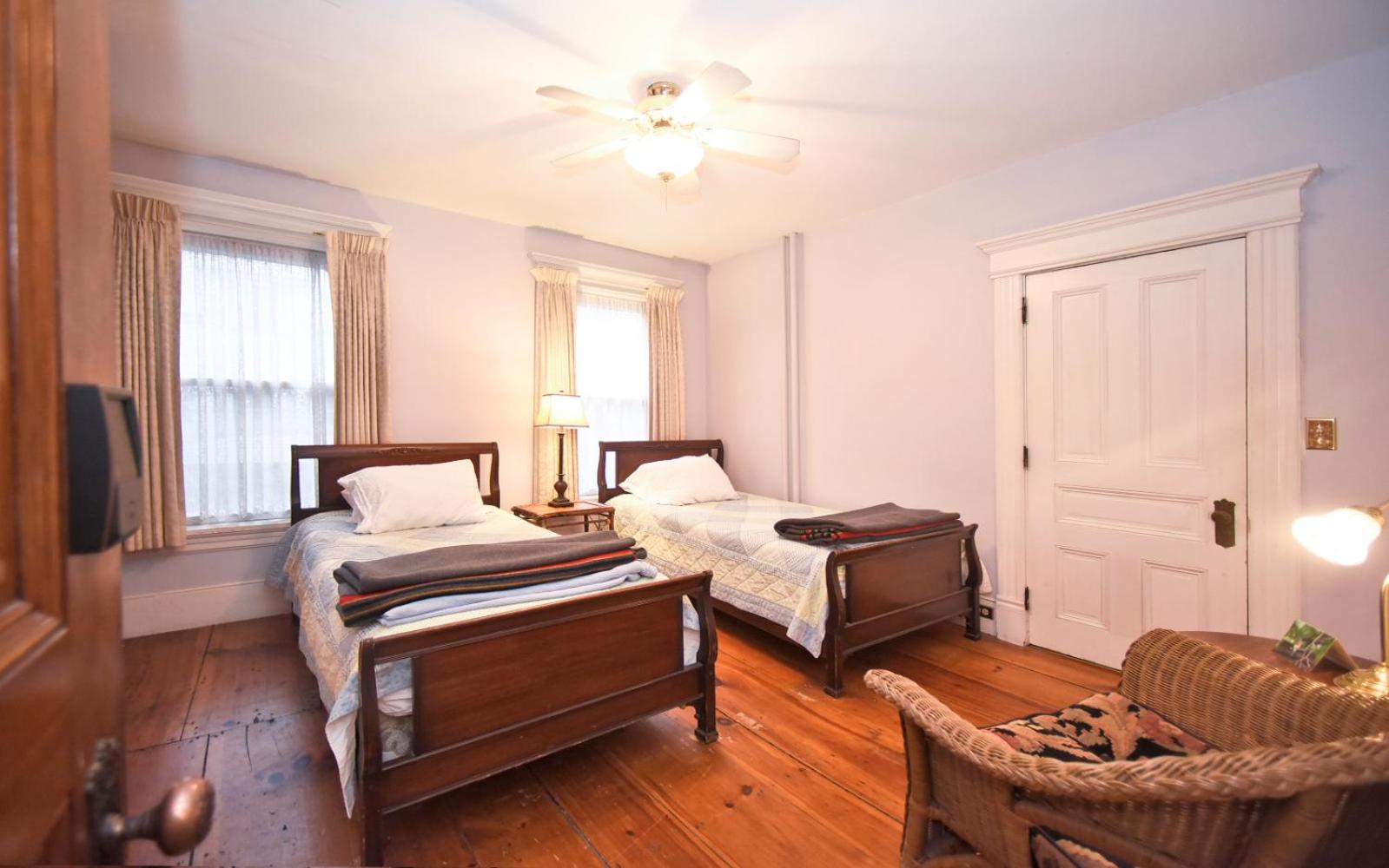 Twin Room - Photo 12