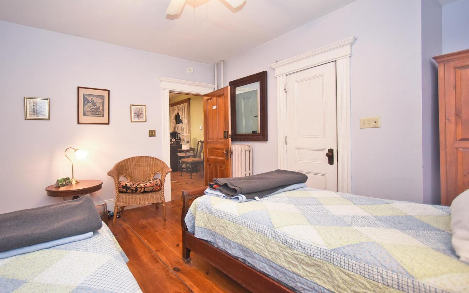 Twin Room - Photo 13