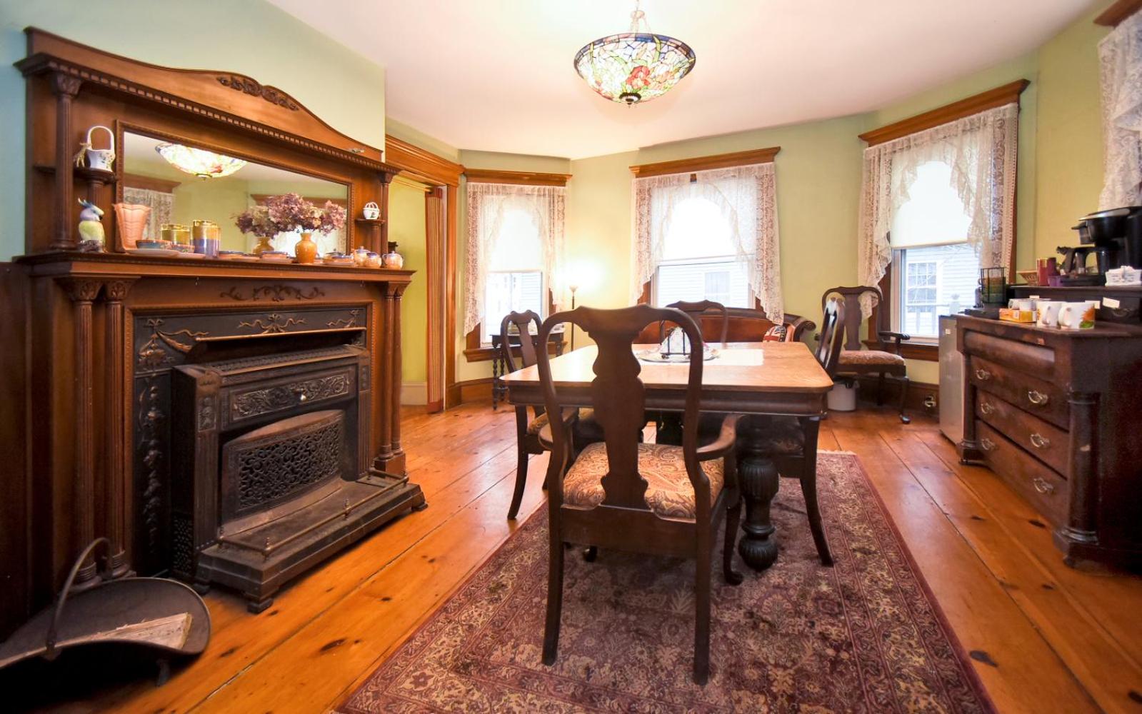 Double Room with Balcony - Photo 13