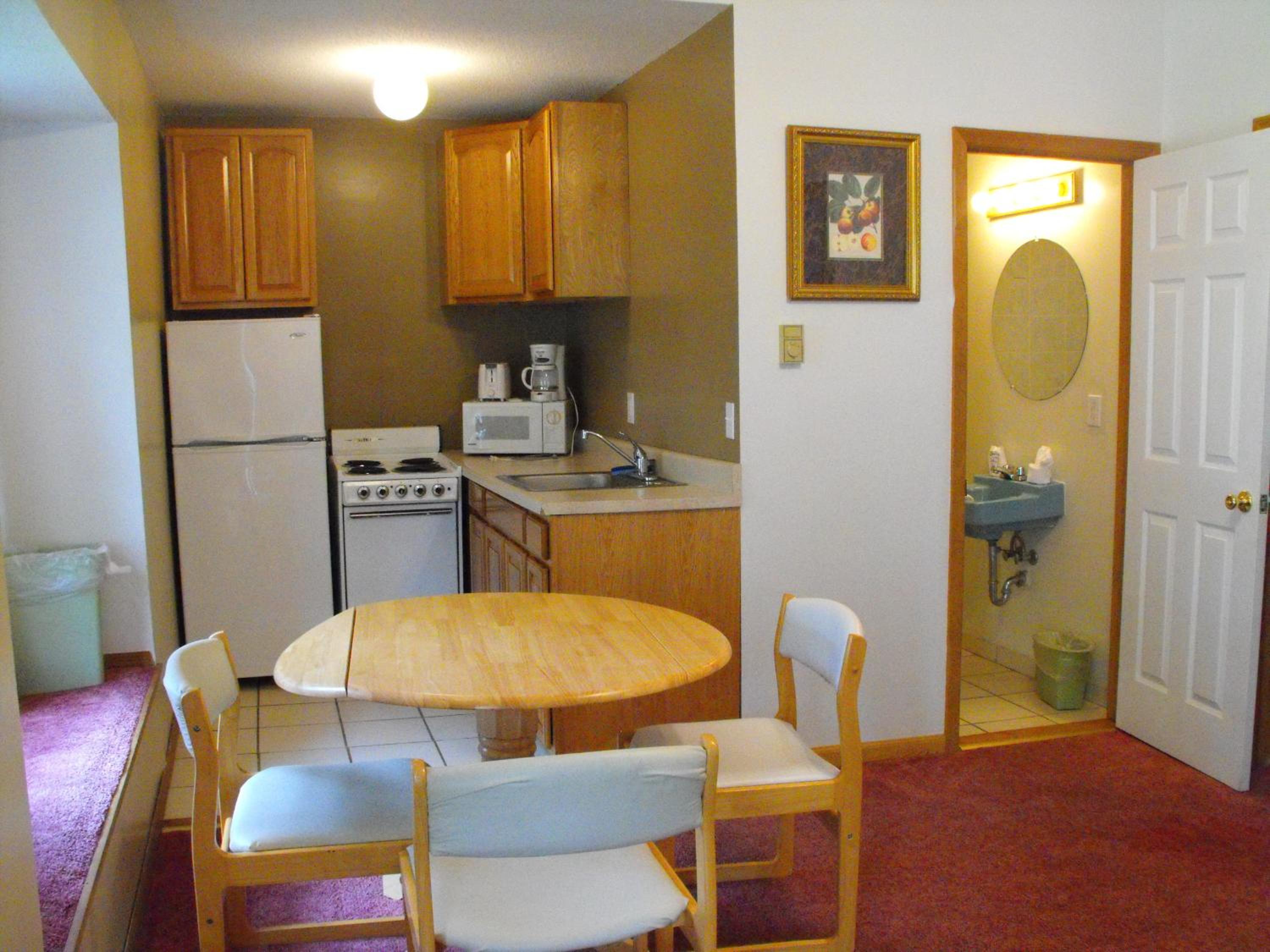 Family Suite with Queen and Two Twin Beds photo 2