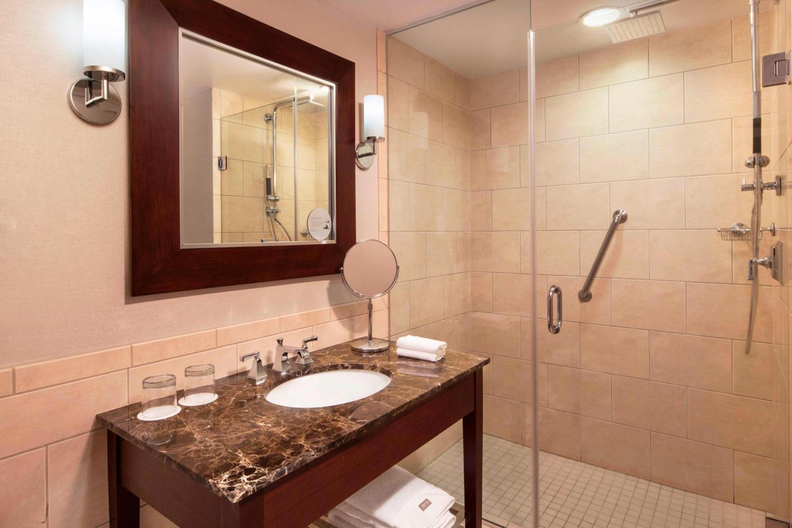 Traditional, Guest room, 1 King - Photo 2