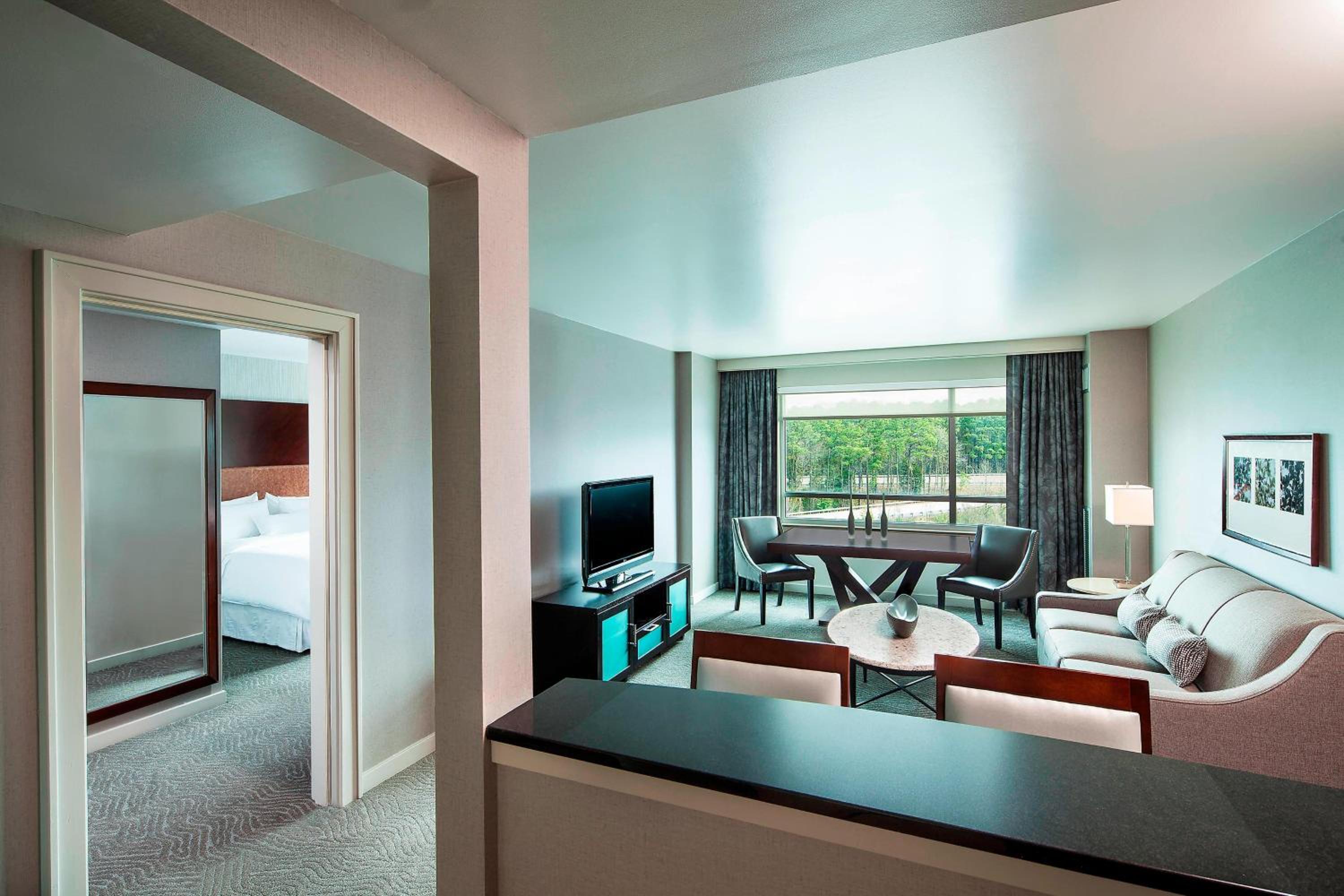 Club lounge access, 1 Bedroom Suite - Photo 1
