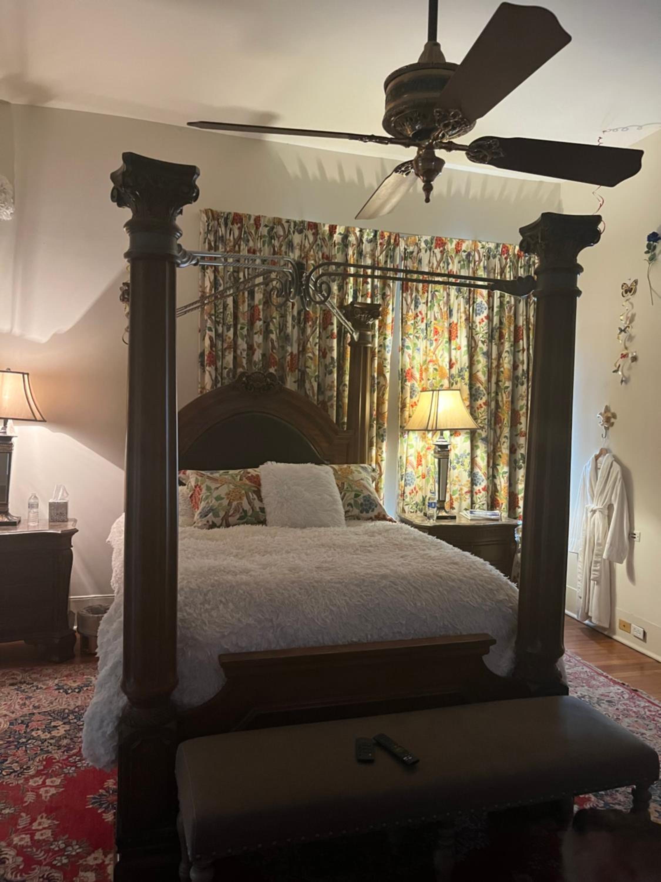 Deluxe Double Room with Bath - Photo 1