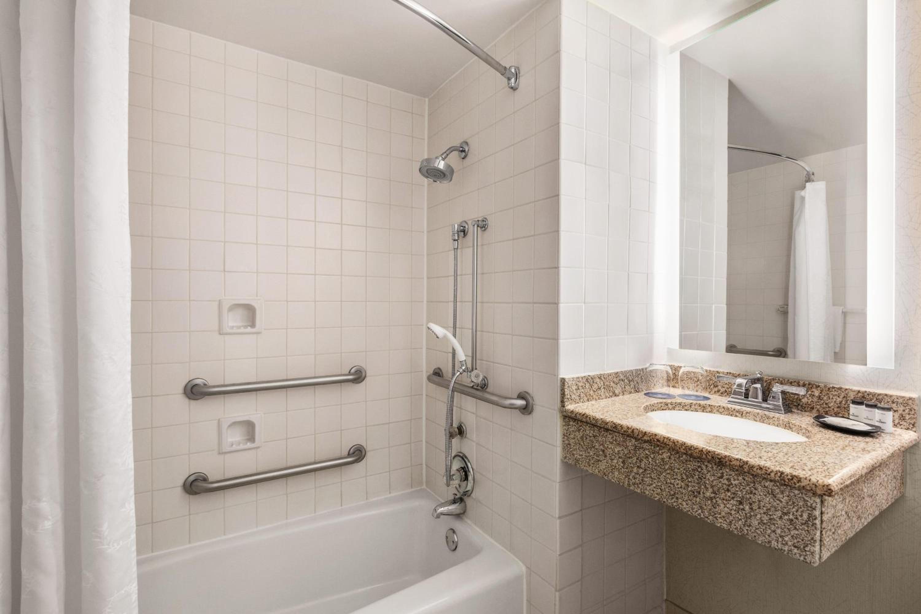 Traditional, Guest room, 1 King photo 3