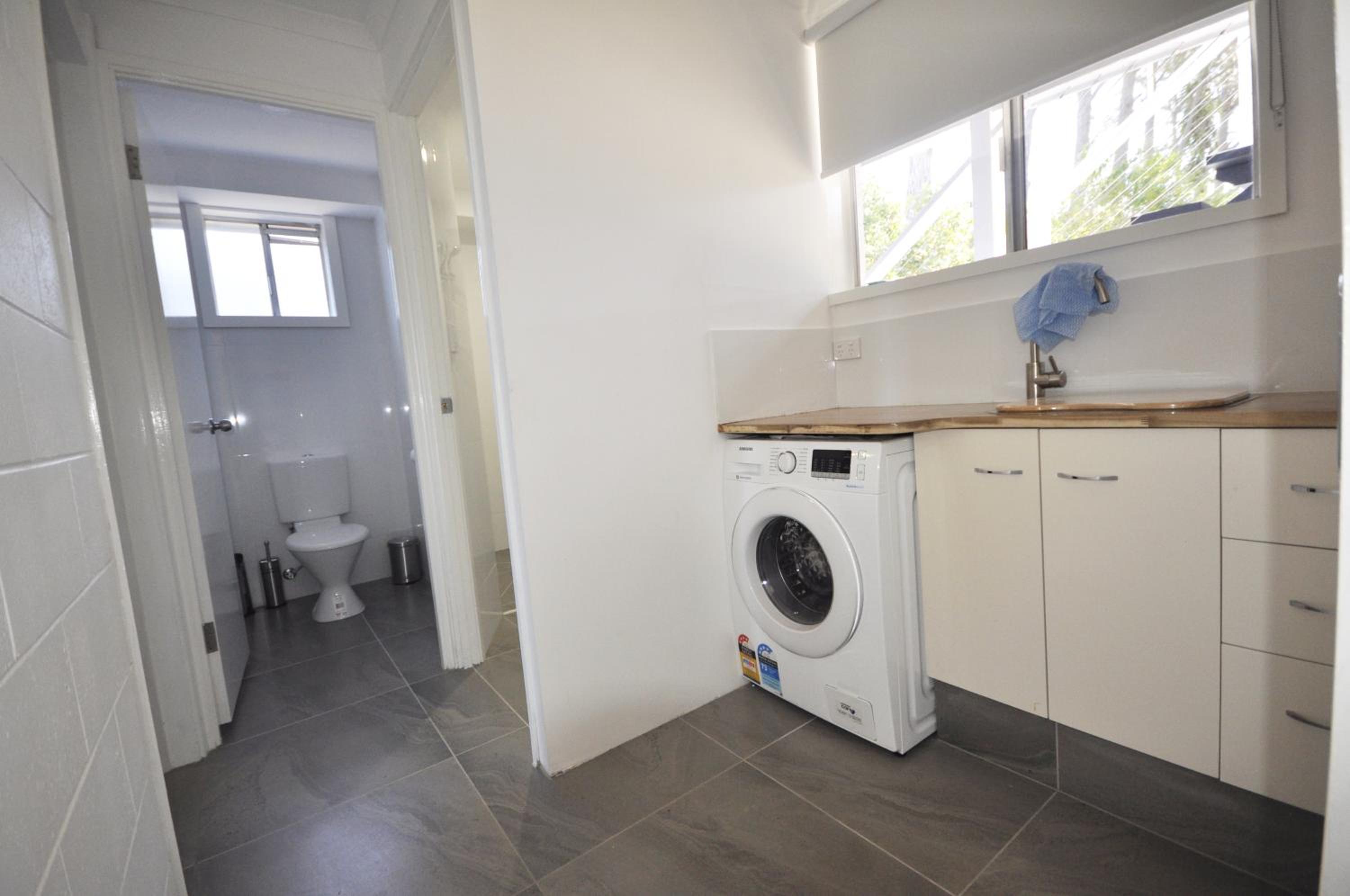 Three-Bedroom House photo 3