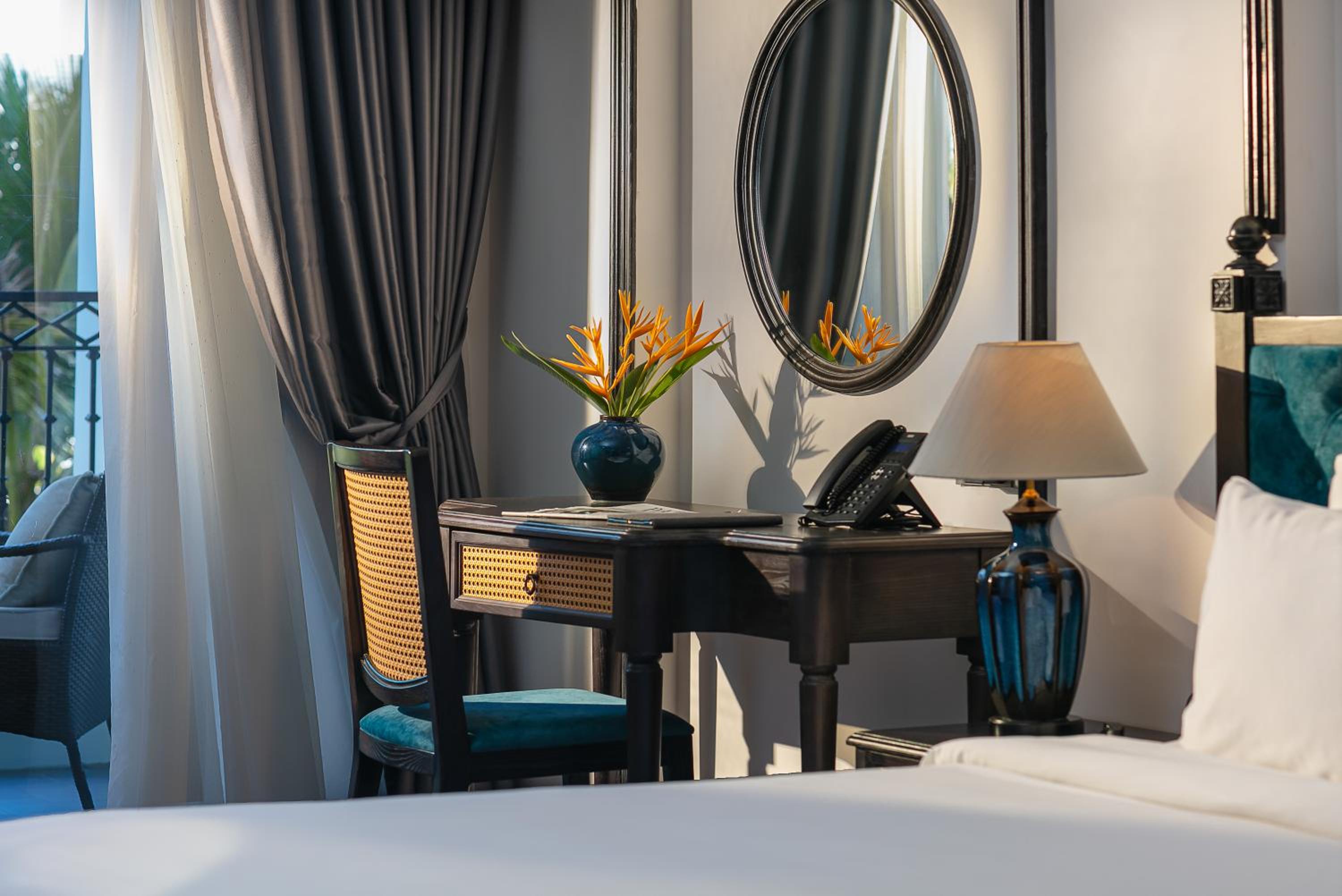 Deluxe King Room - Photo 4