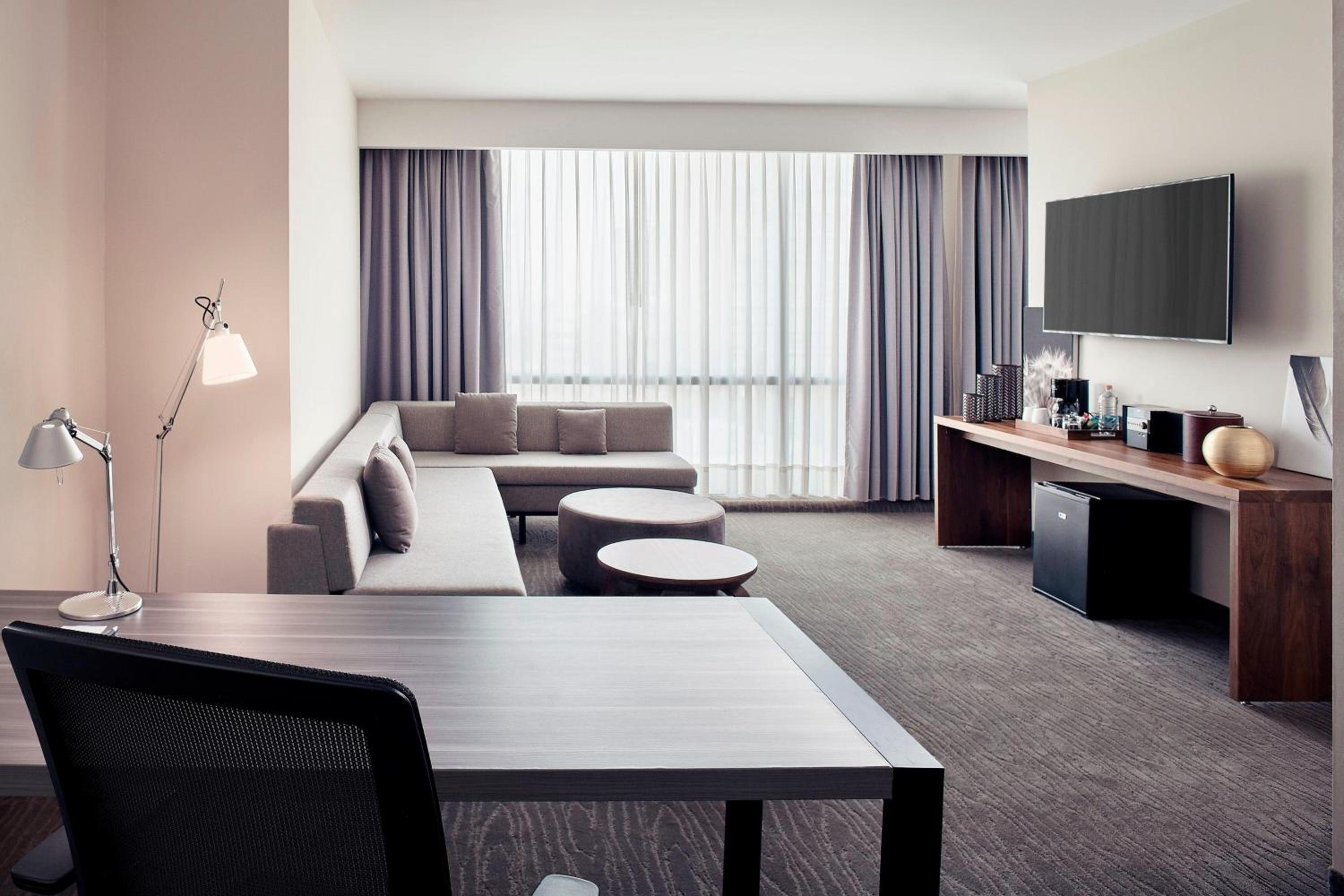 Junior Suite with One King Bed, Non-Smoking - Photo 5