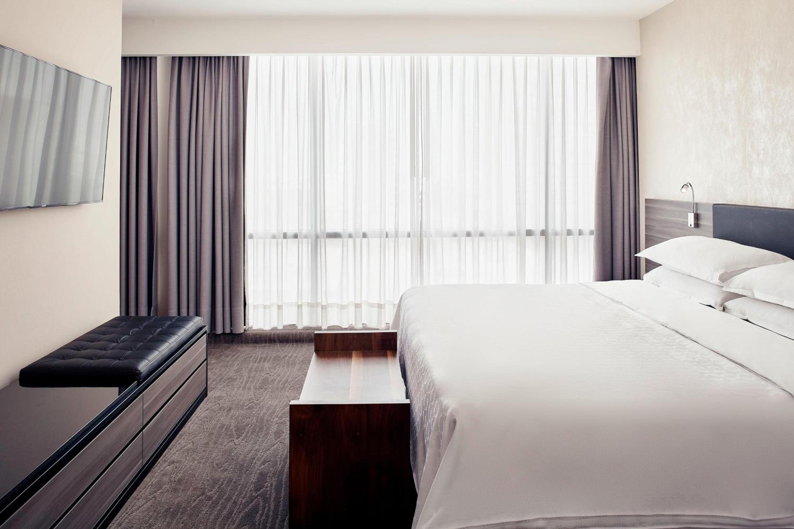 Junior Suite with One King Bed, Non-Smoking - Photo 4