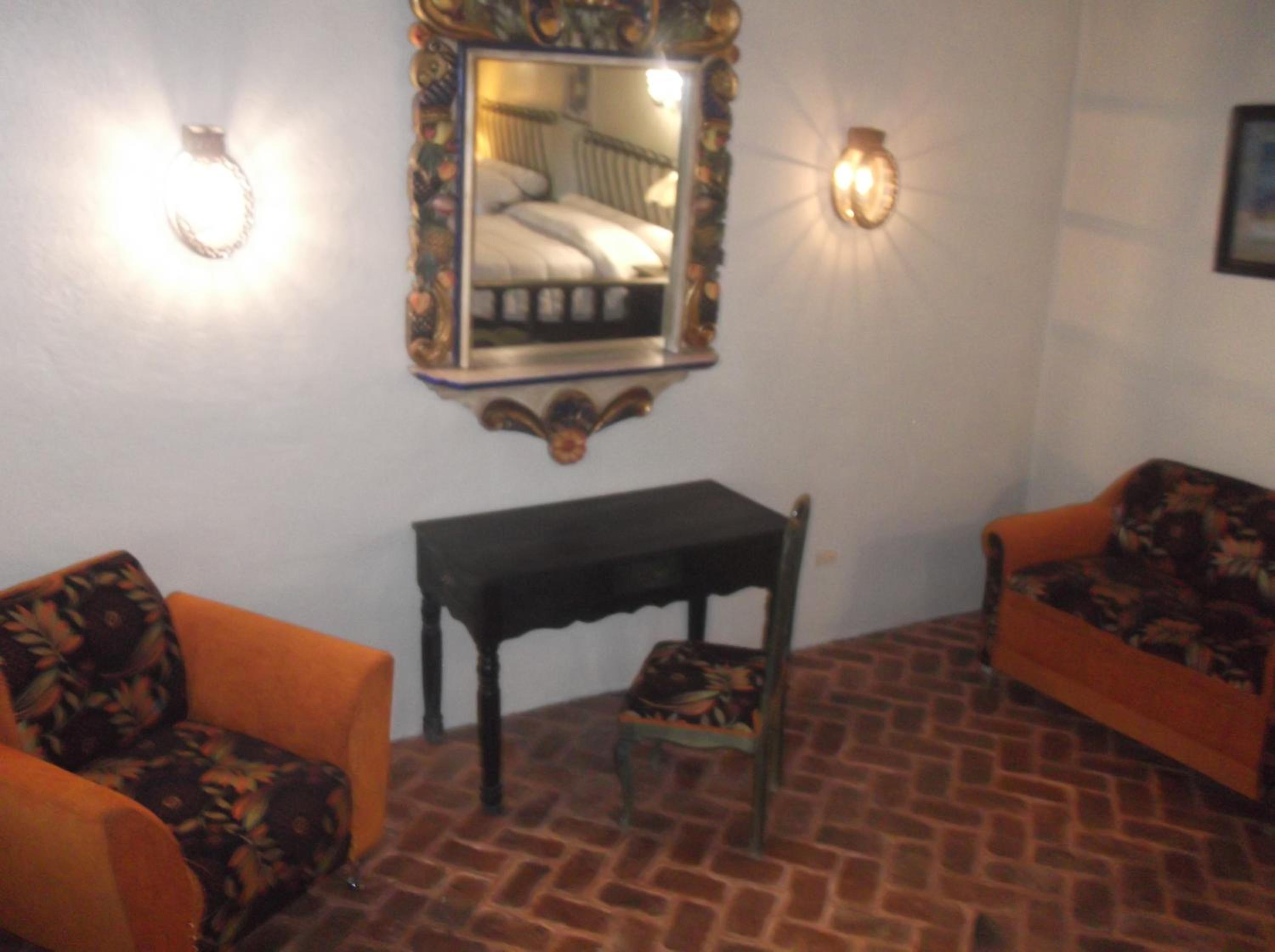Suite - Photo 1