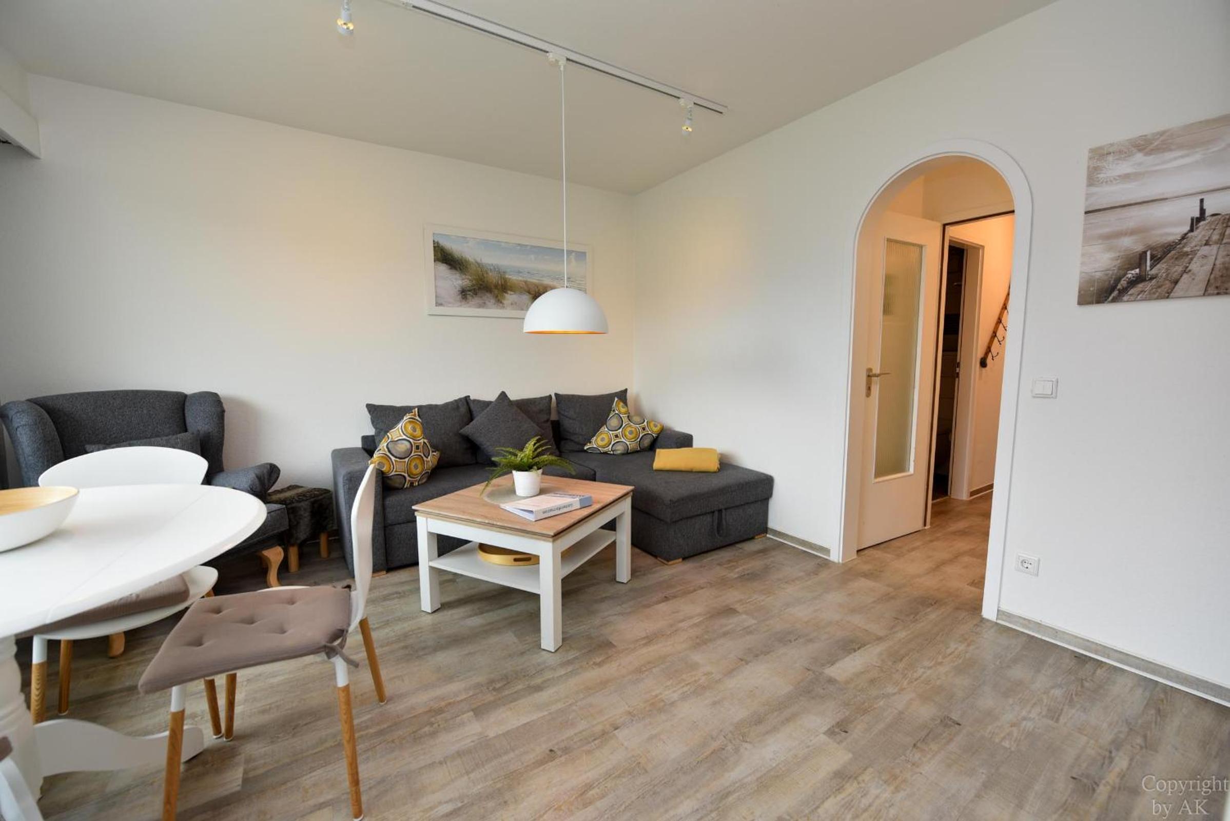 Apartment with Balcony photo 3