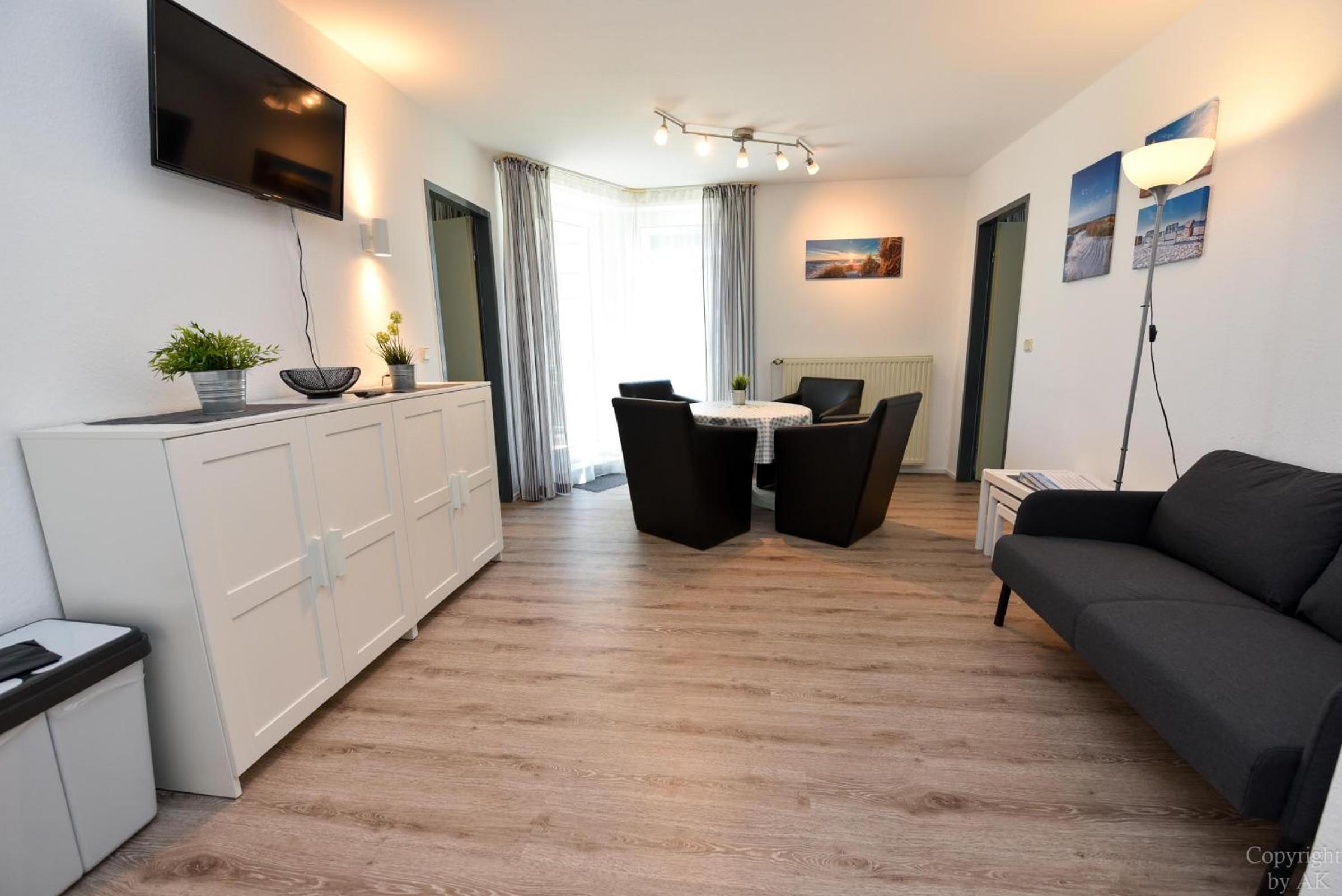 Apartment with Balcony photo 1