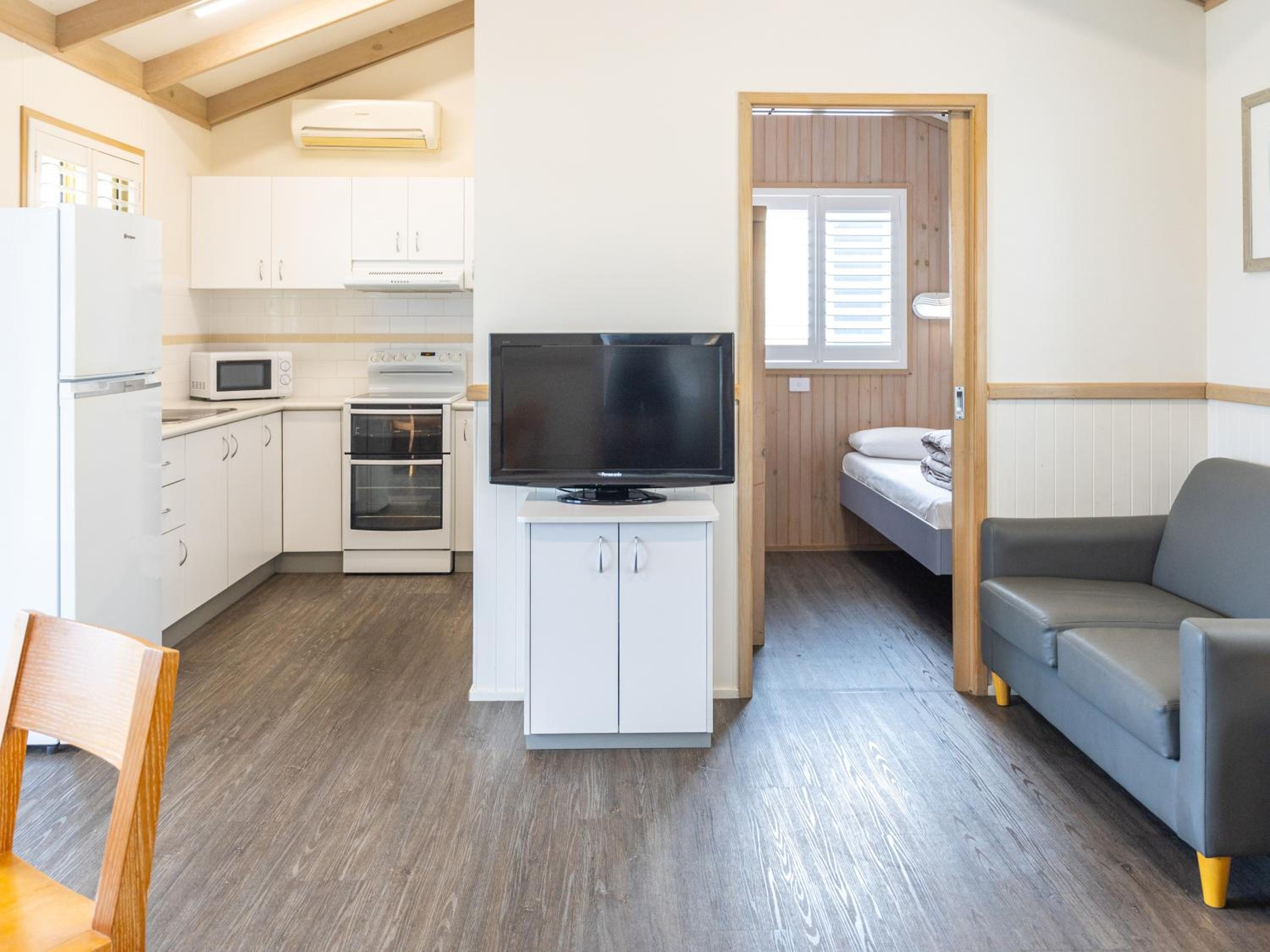 2 Bedroom Lakeview Cabin