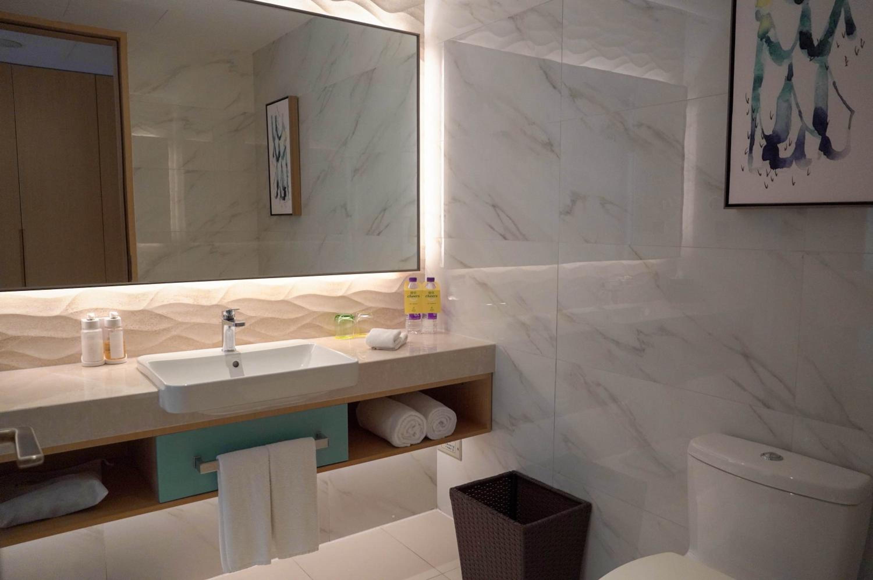 Premium King Room - Photo 4