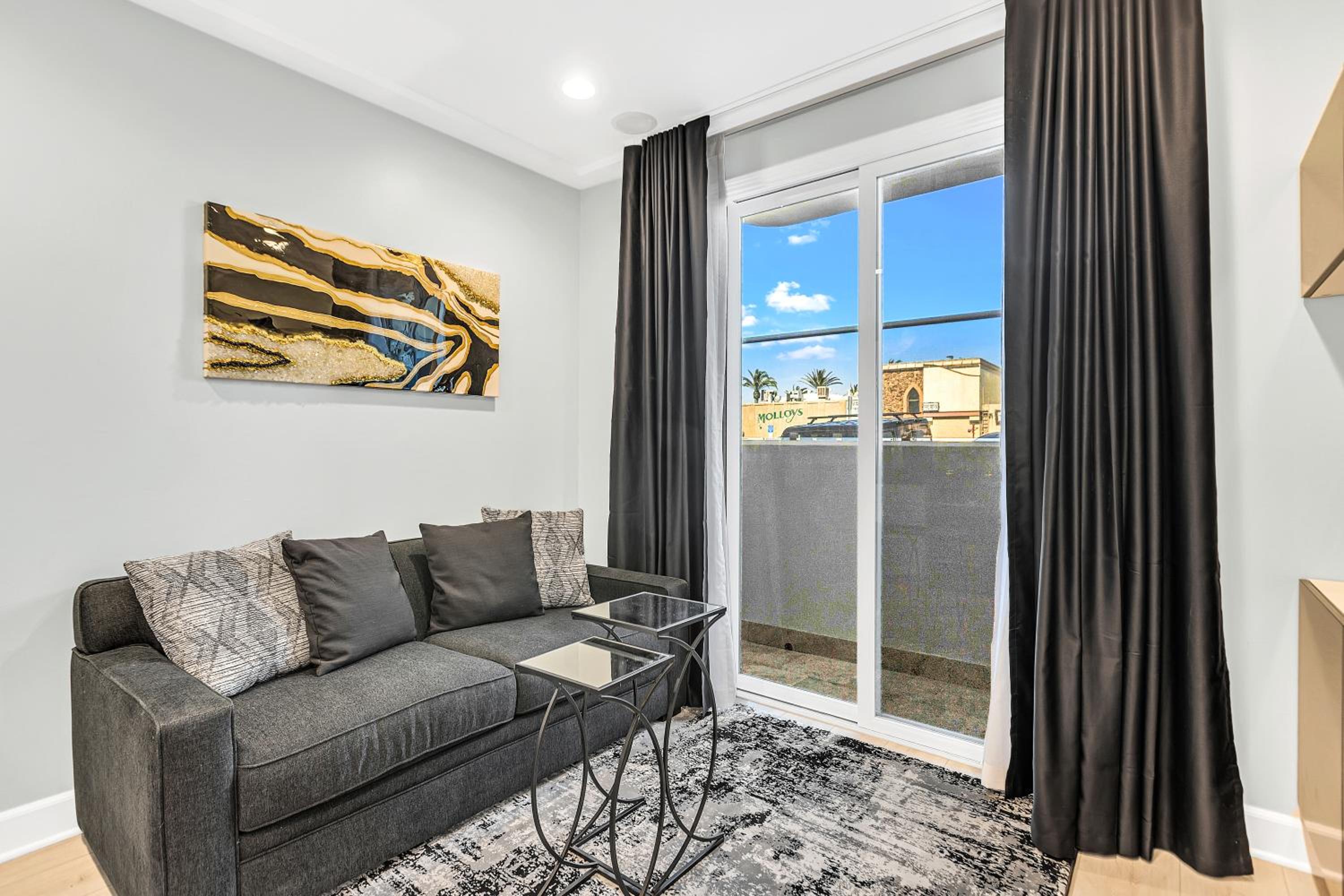 One-Bedroom Suite - Photo 13