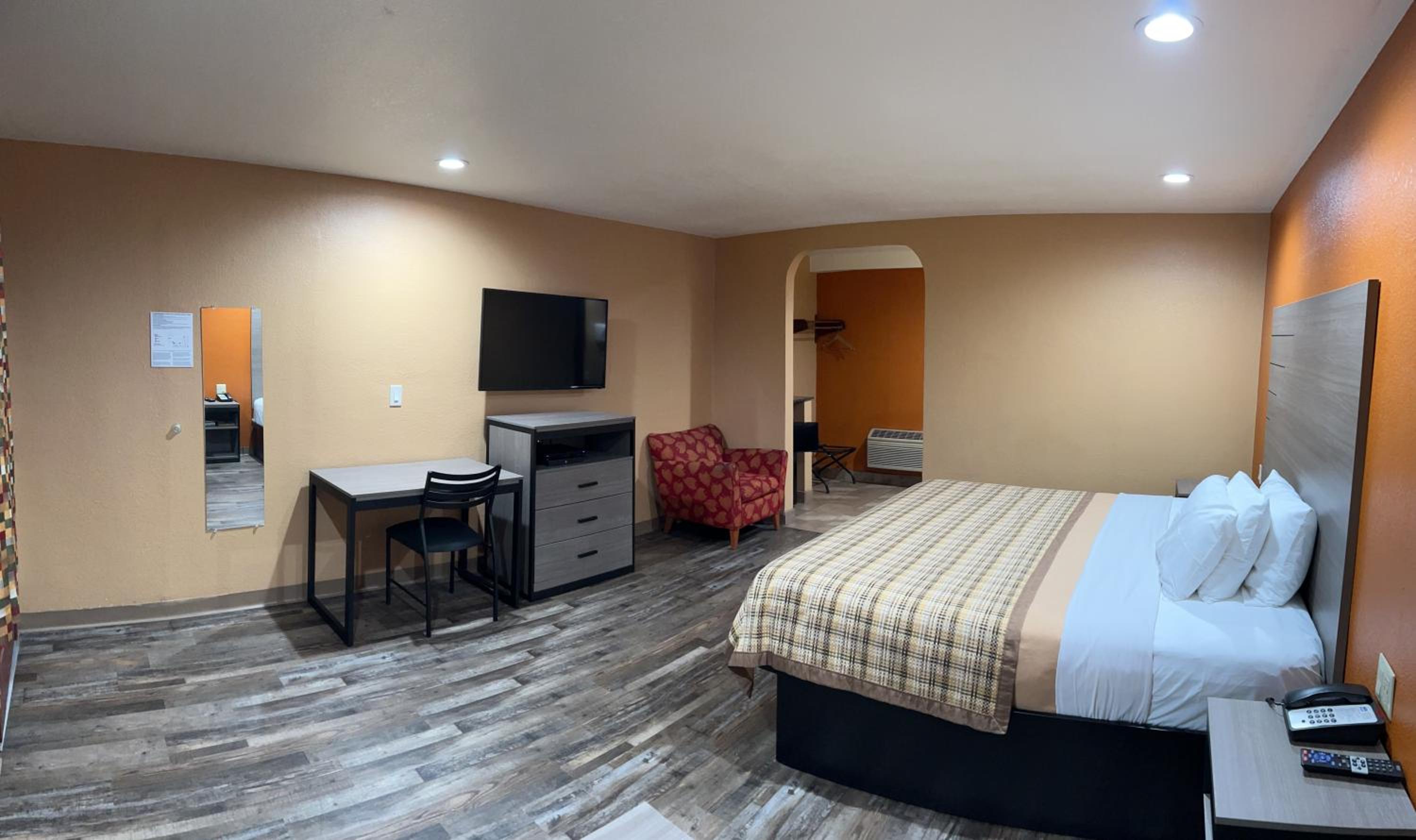 King Room - Non-Smoking photo 2