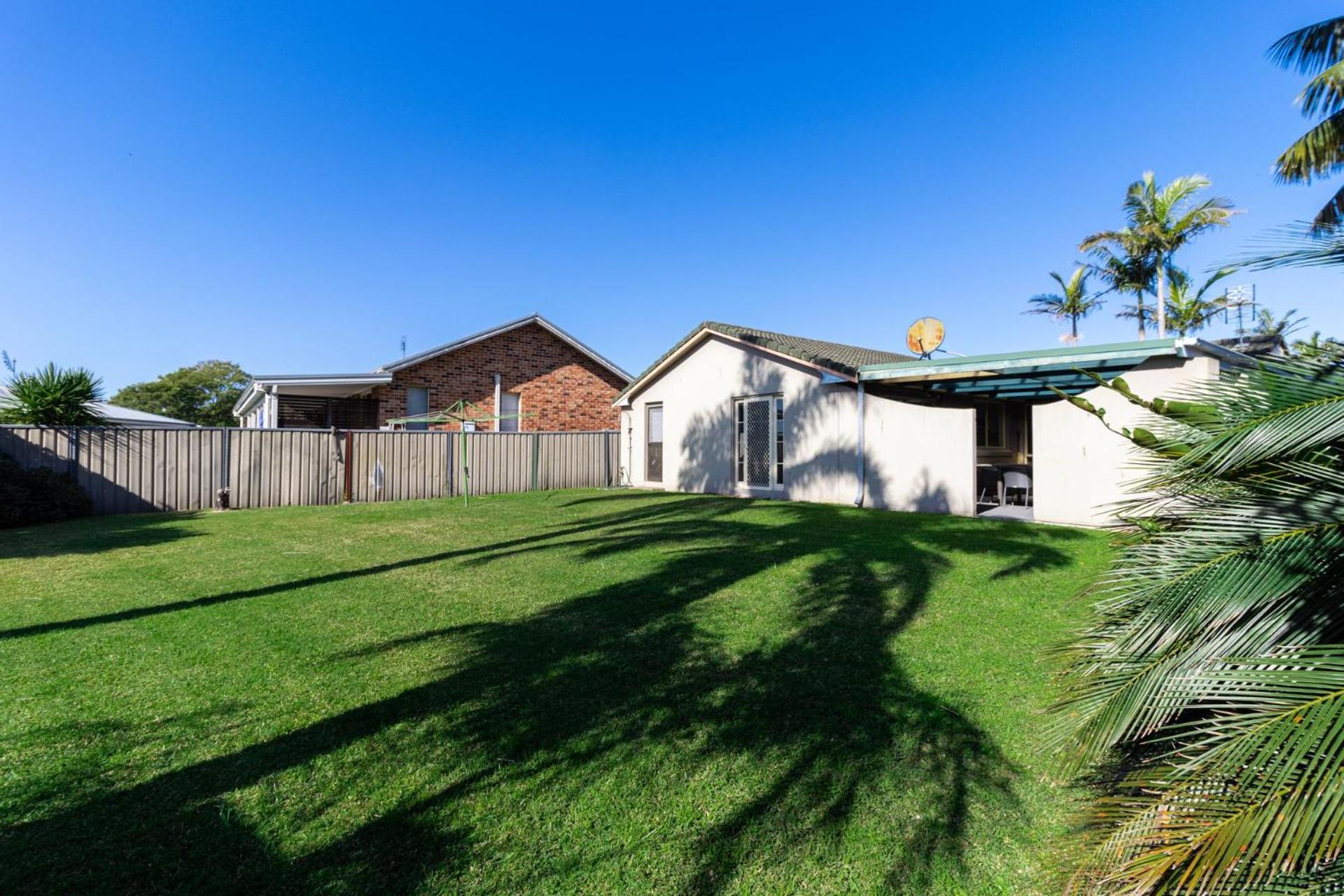 Three-Bedroom House photo 3