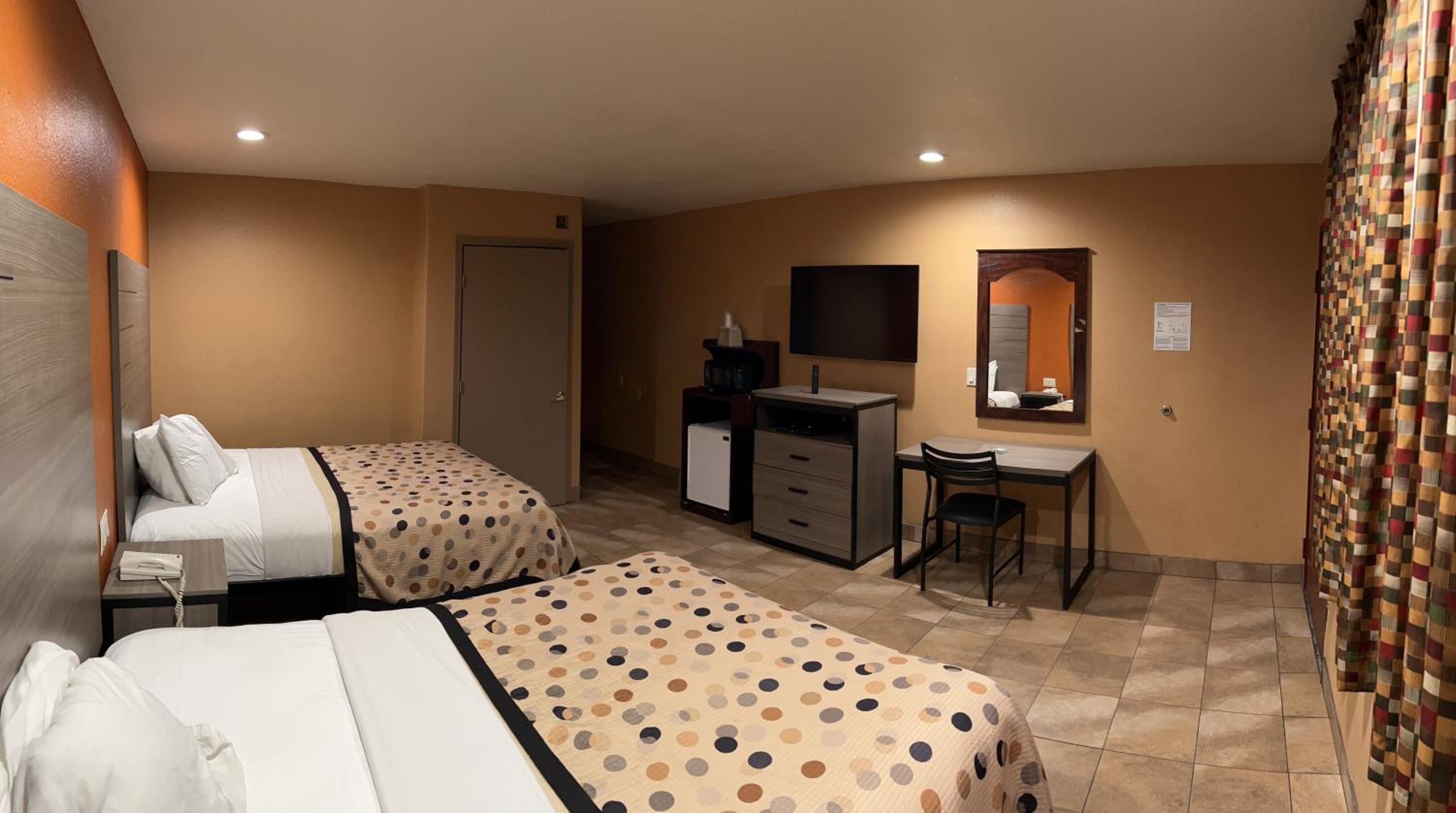 2 Beds - Handicap Accessible photo 2