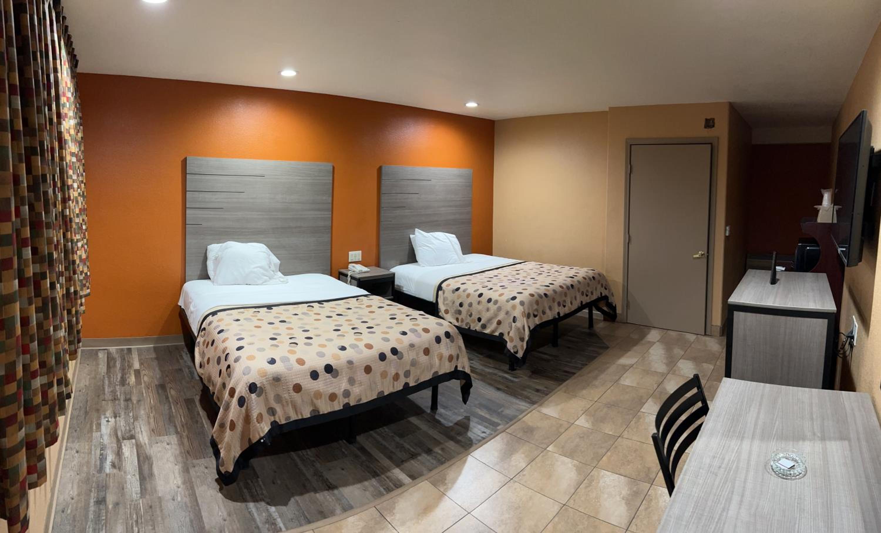 2 Beds - Handicap Accessible photo 1