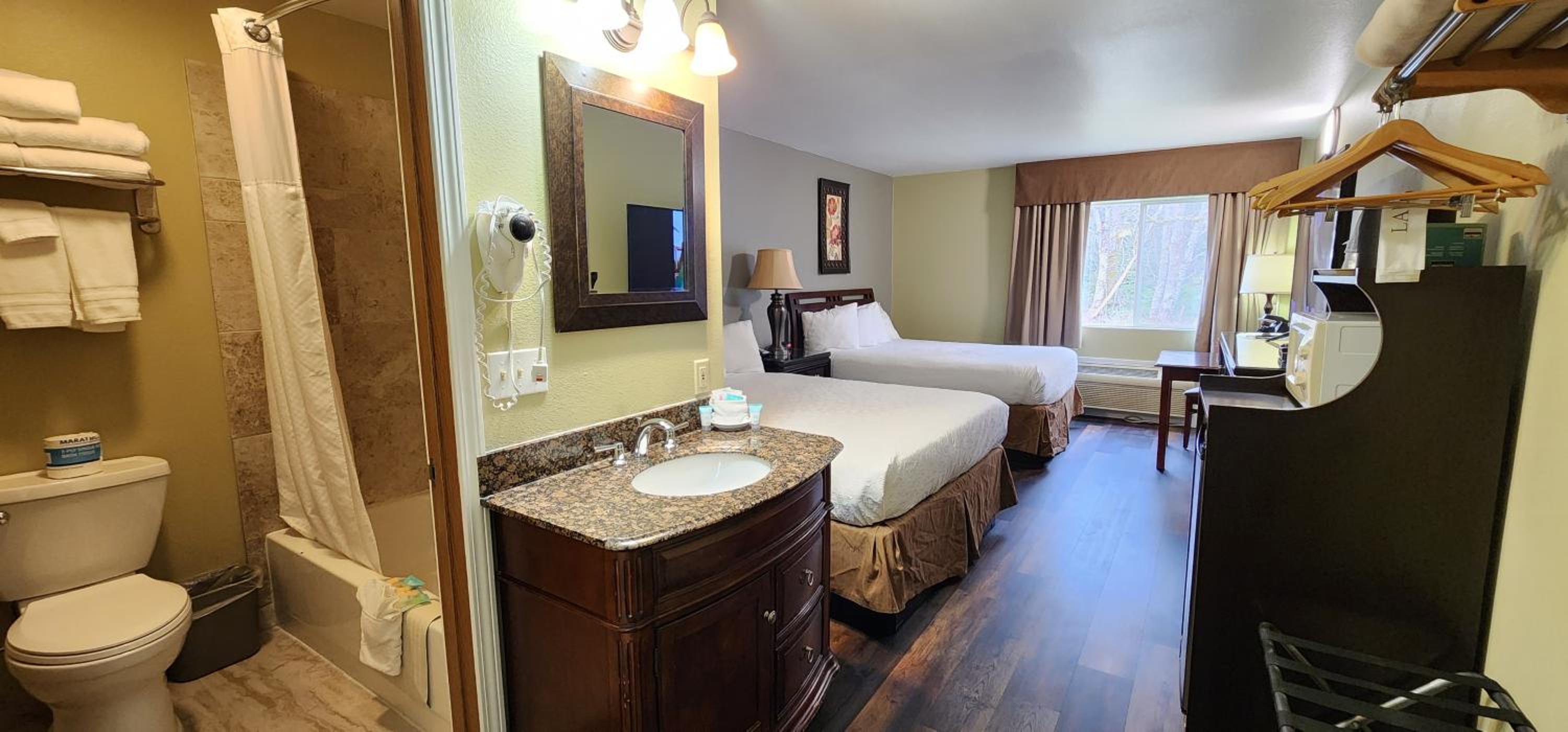 Two Queen Deluxe Room photo 2