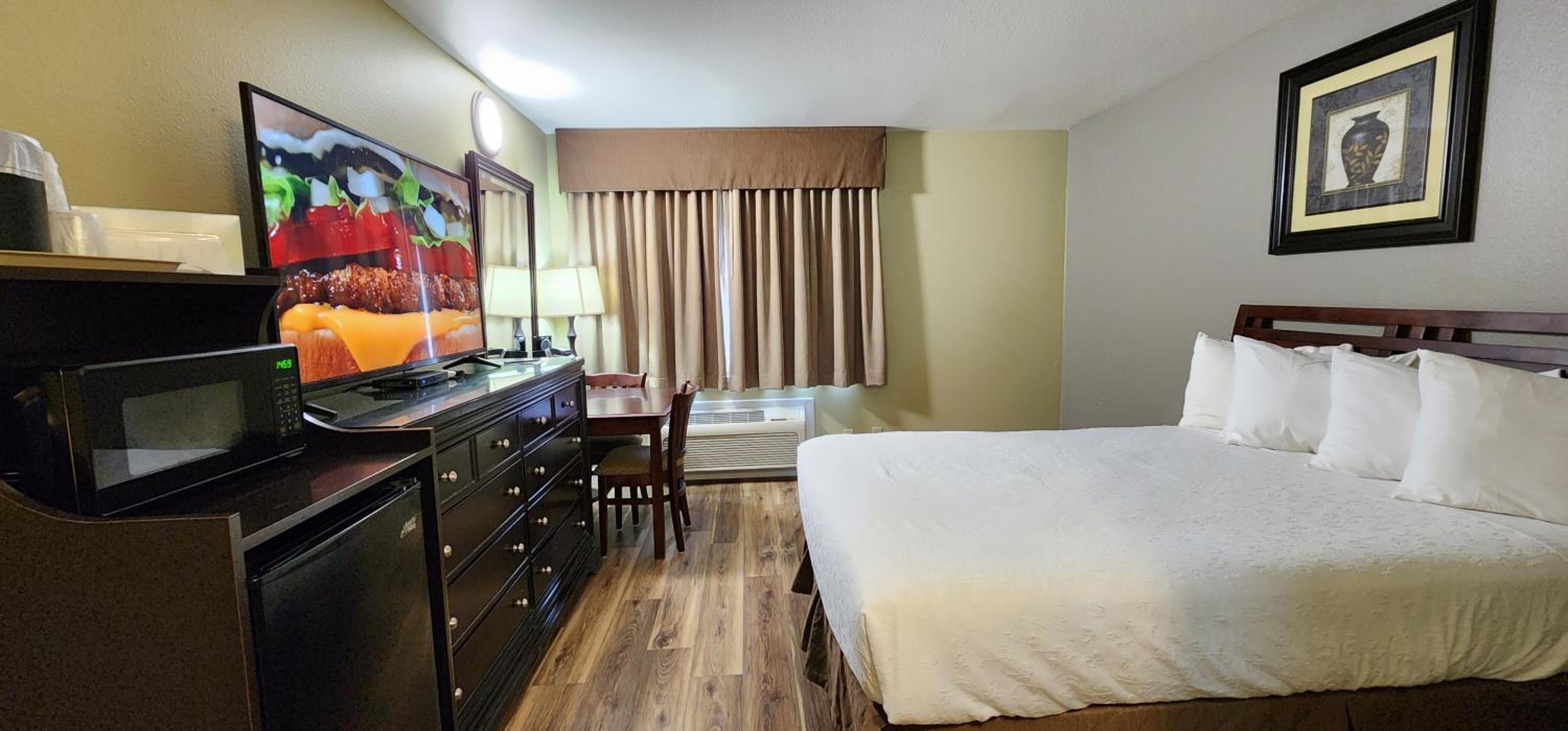 Deluxe King Room photo 2