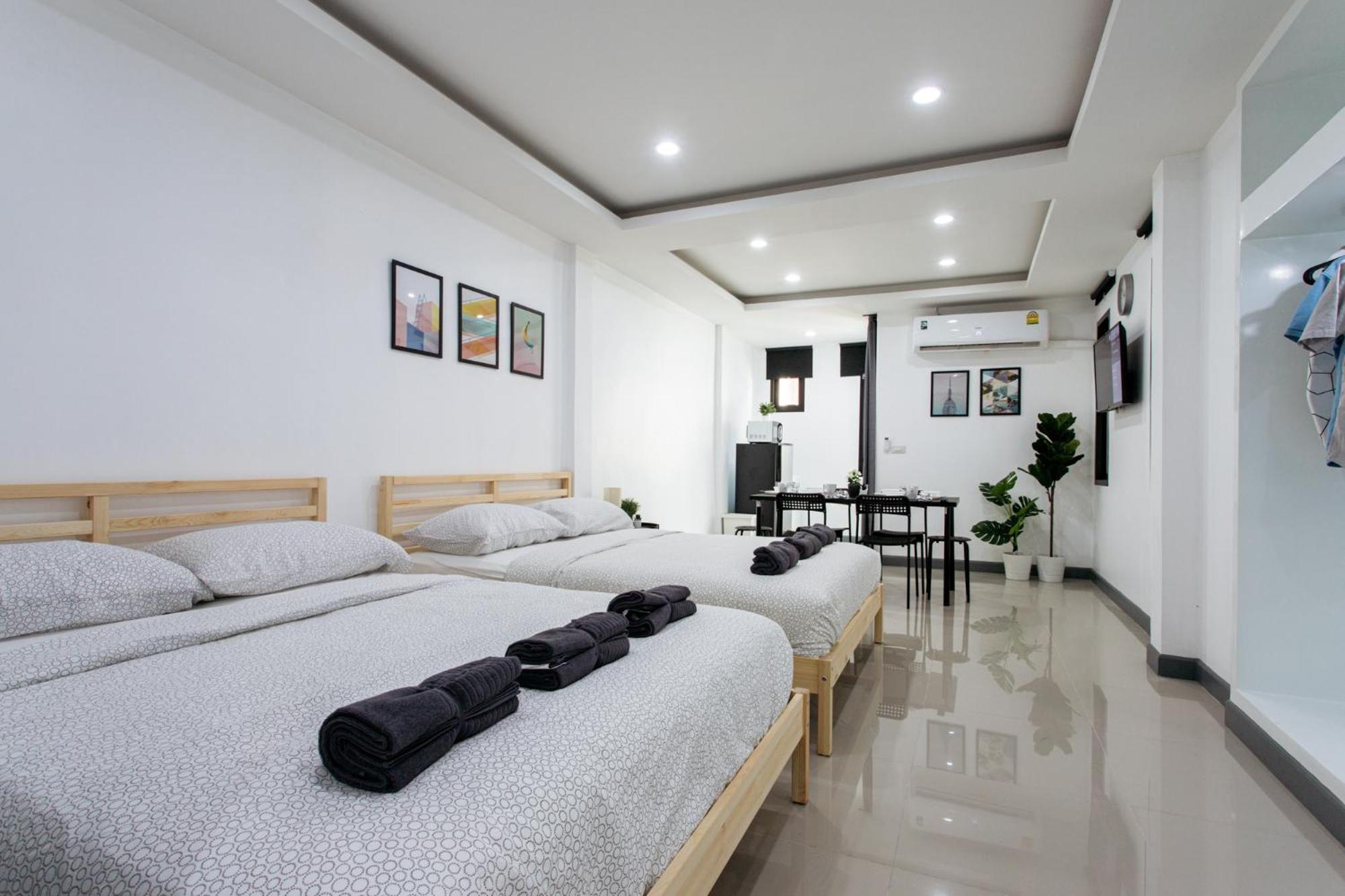 Studio Apartment photo 1