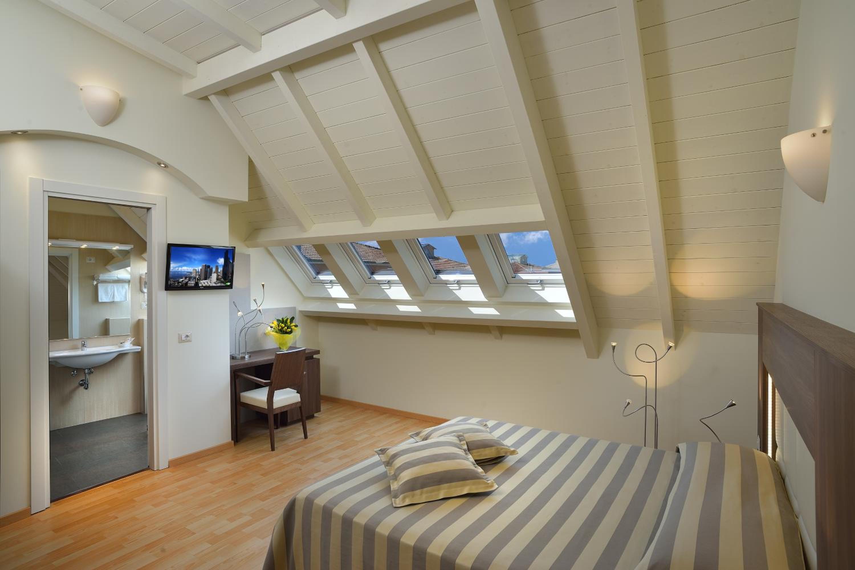 Superior Double or Twin Room - Photo 1