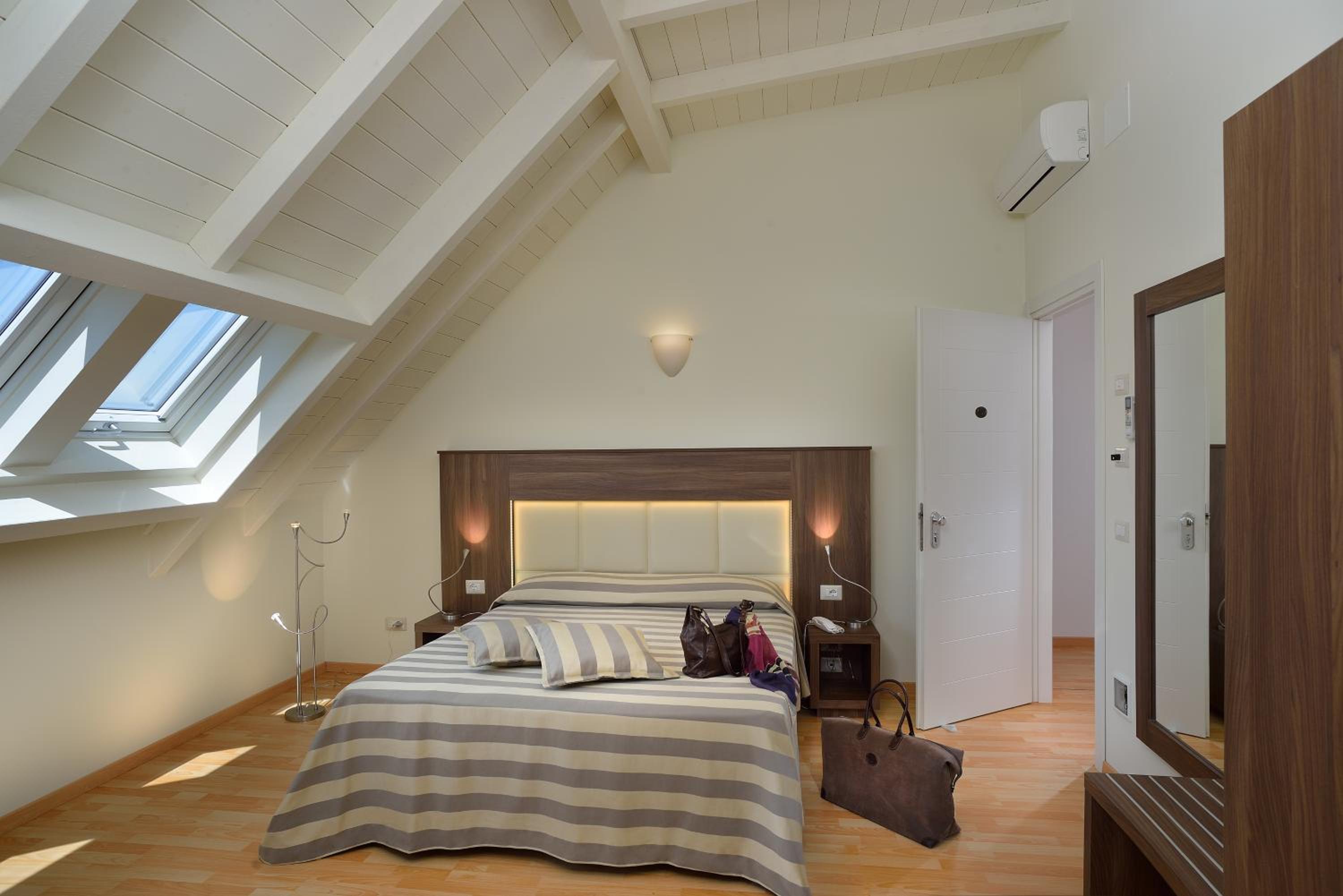Superior Double or Twin Room - Photo 5