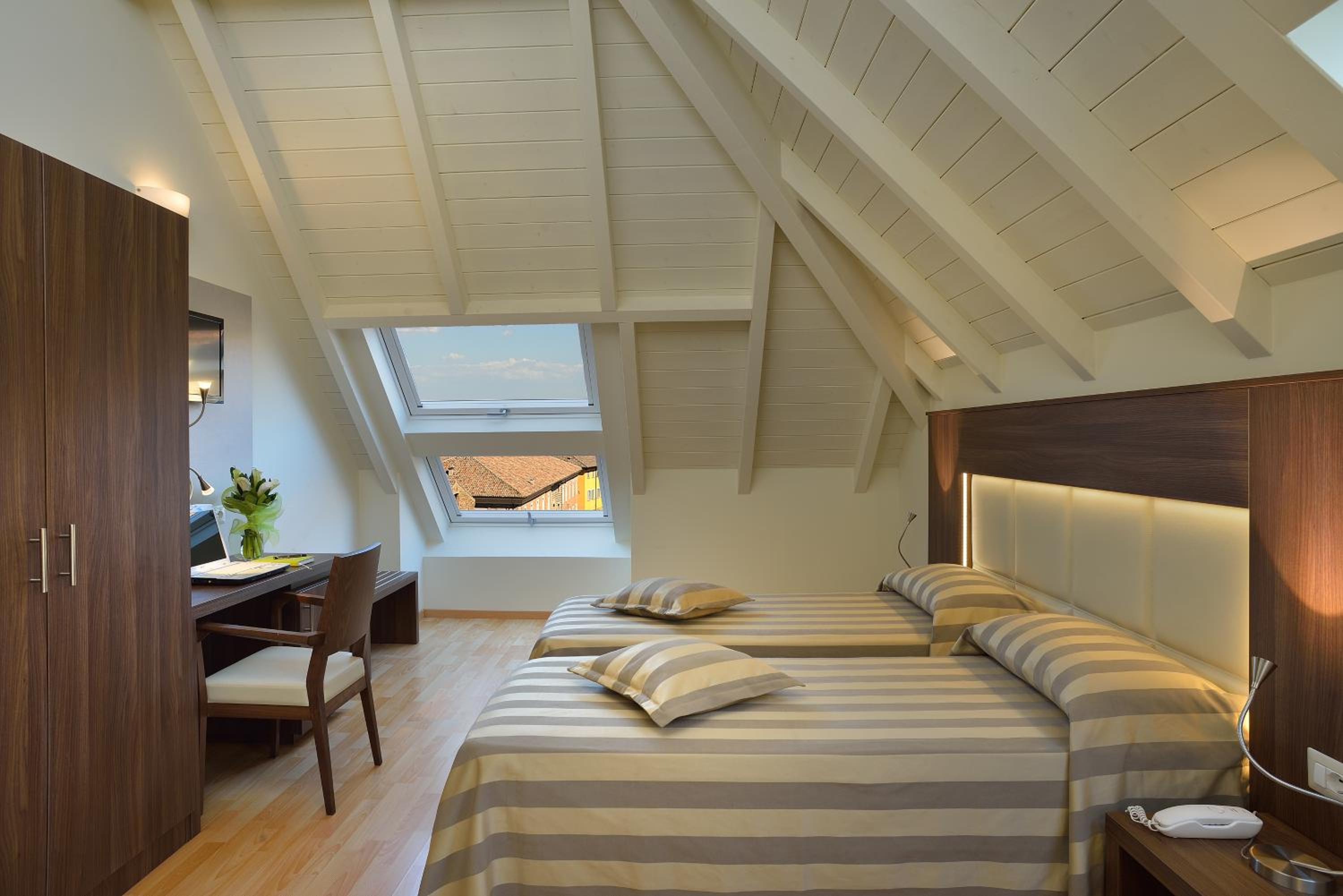 Superior Double or Twin Room - Photo 8