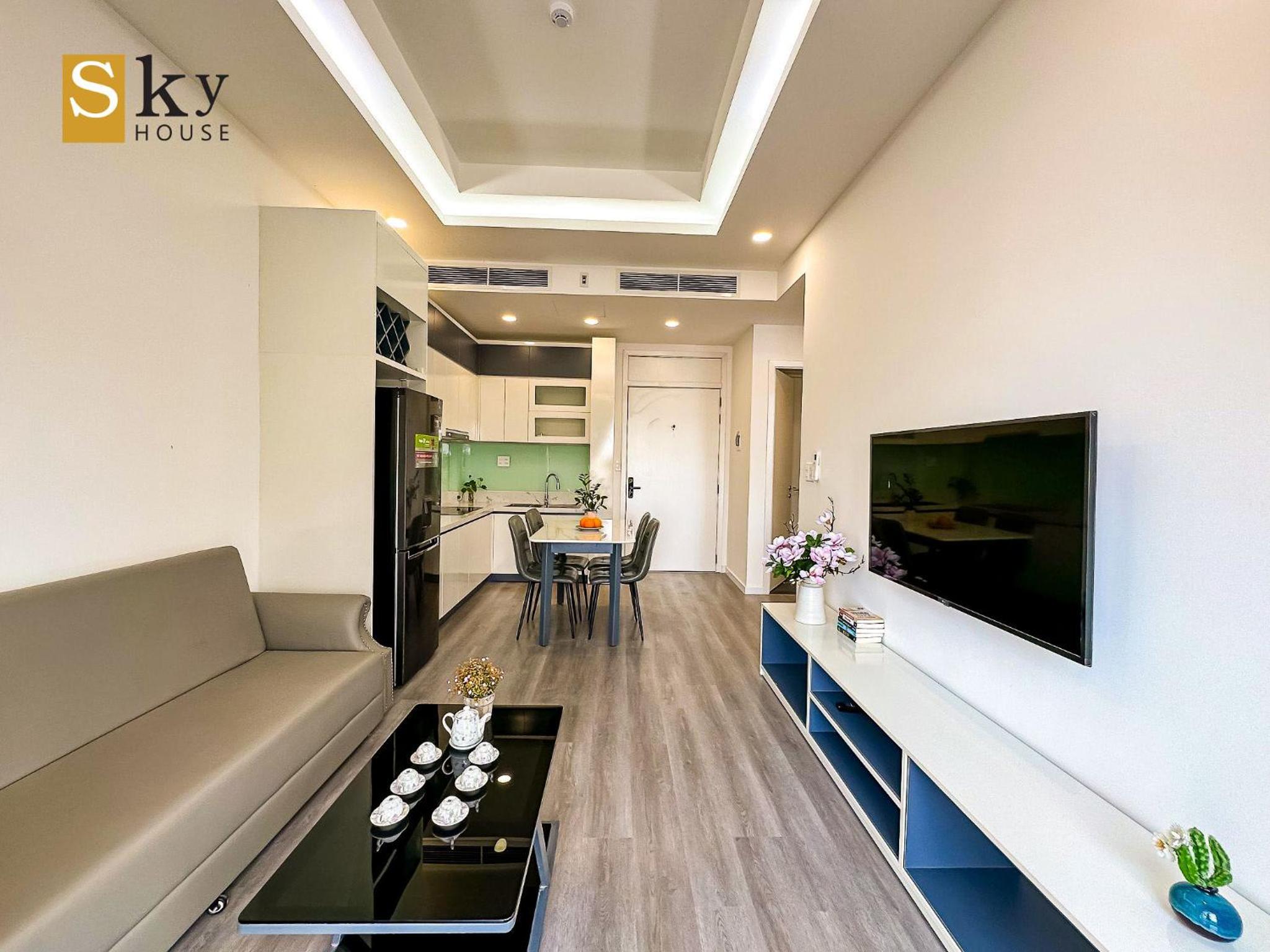 One-Bedroom Apartment with Balcony and City View photo 1