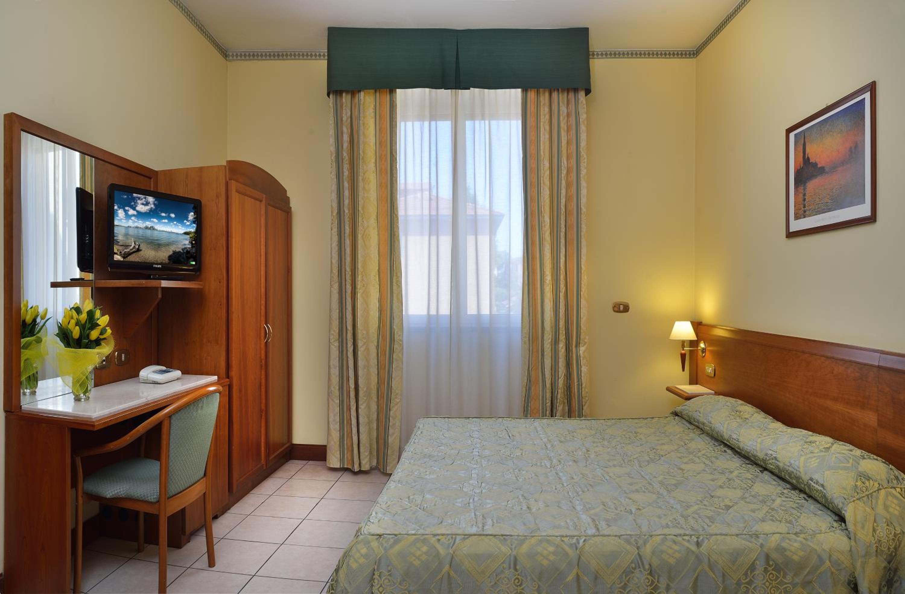 Classic Double or Twin Room - Photo 1